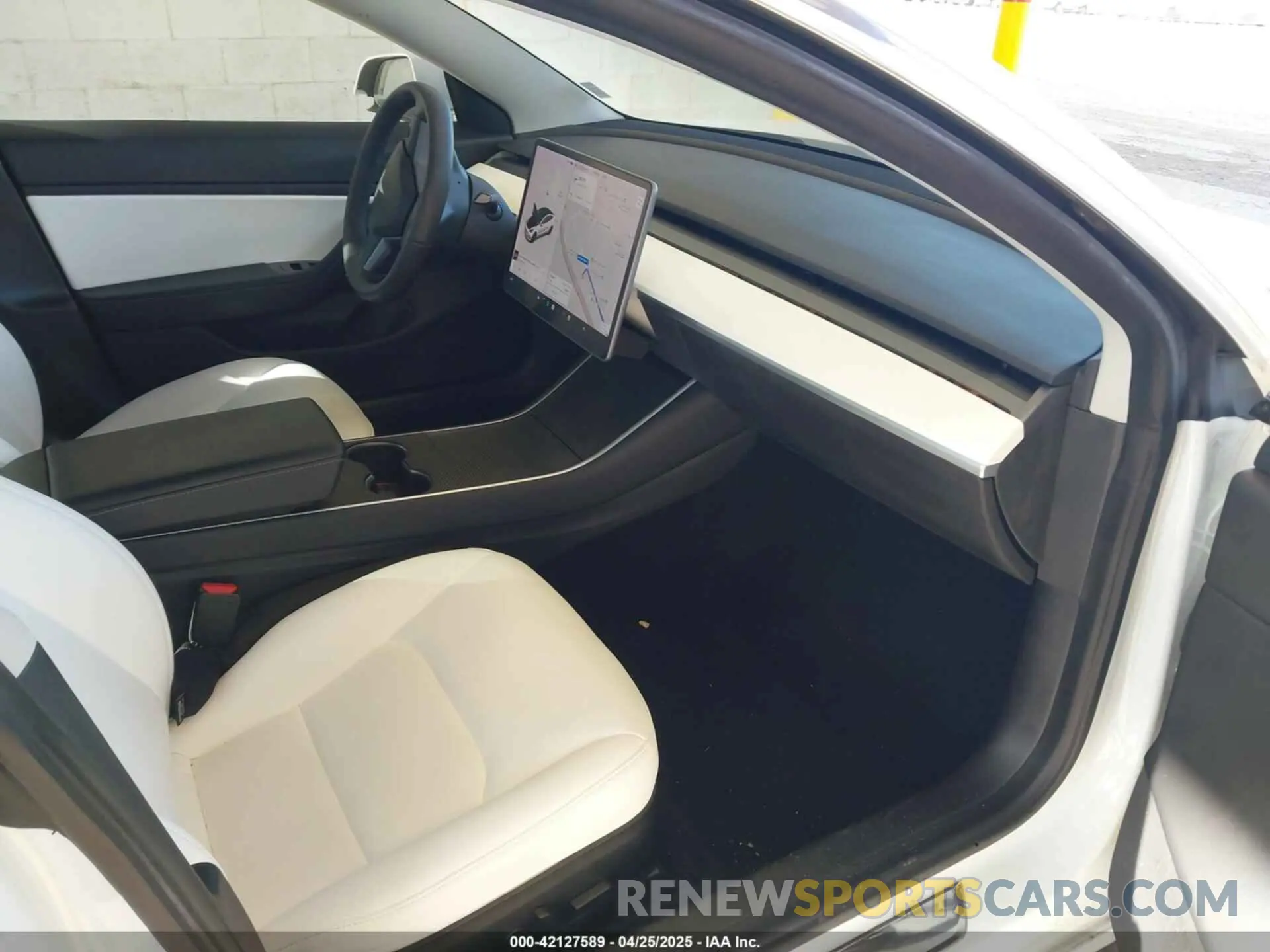 5 Photograph of a damaged car 5YJ3E1EC2LF624900 TESLA MODEL 3 2020