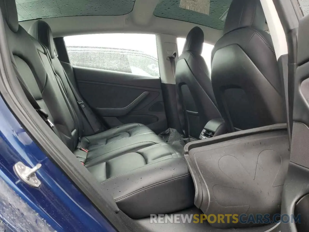10 Photograph of a damaged car 5YJ3E1EC2LF669481 TESLA MODEL 3 2020