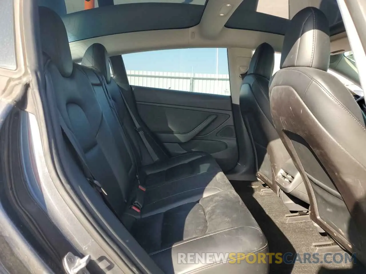 10 Photograph of a damaged car 5YJ3E1EC3LF641009 TESLA MODEL 3 2020