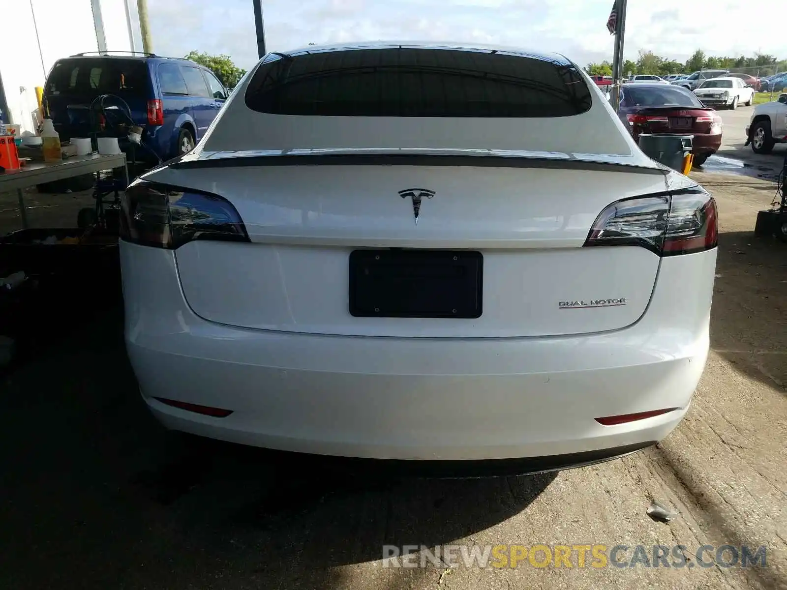 10 Photograph of a damaged car 5YJ3E1EC3LF642032 TESLA MODEL 3 2020