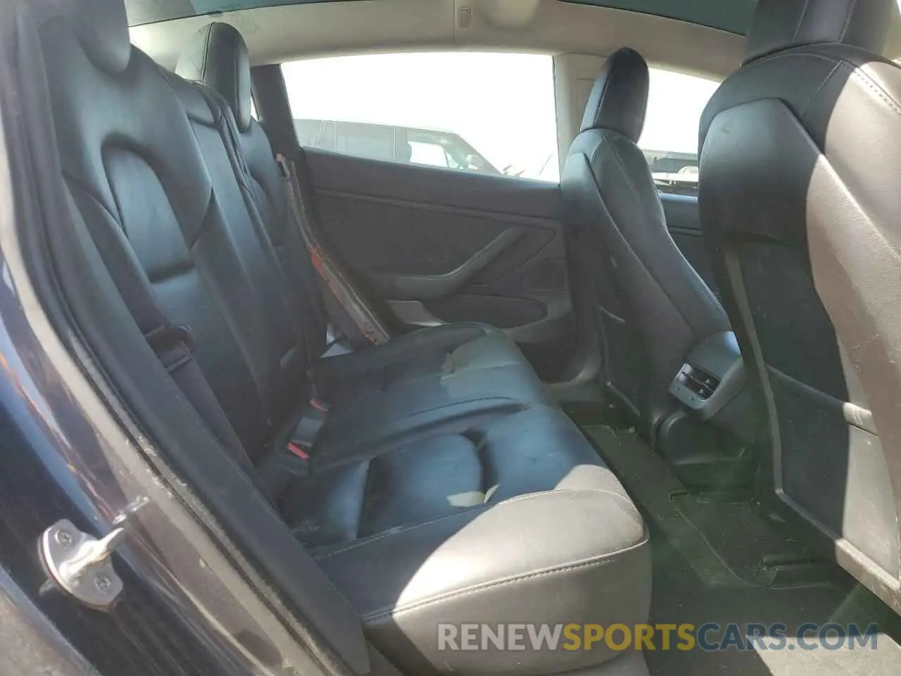 10 Photograph of a damaged car 5YJ3E1EC3LF646940 TESLA MODEL 3 2020