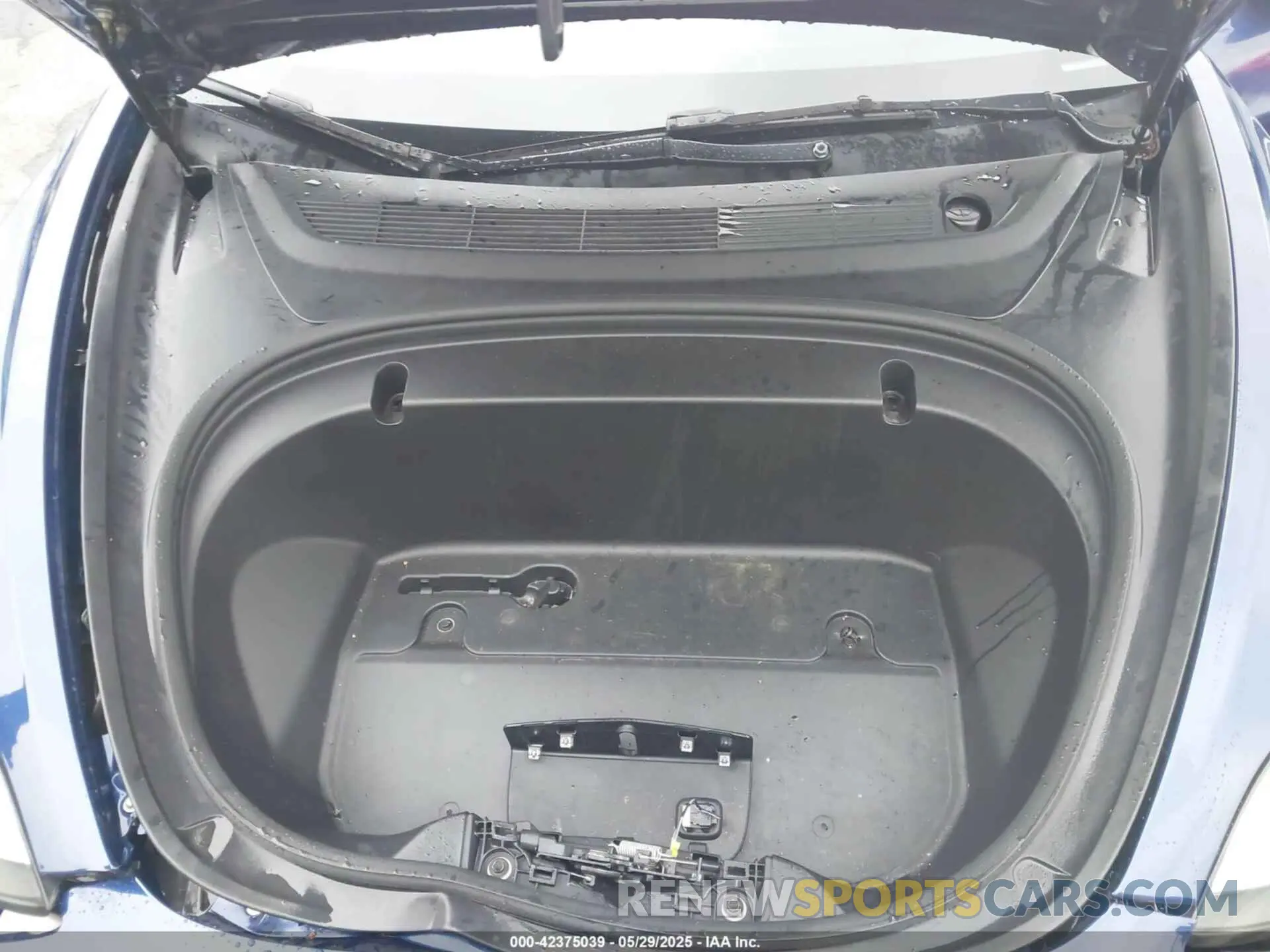 10 Photograph of a damaged car 5YJ3E1EC3LF648042 TESLA MODEL 3 2020