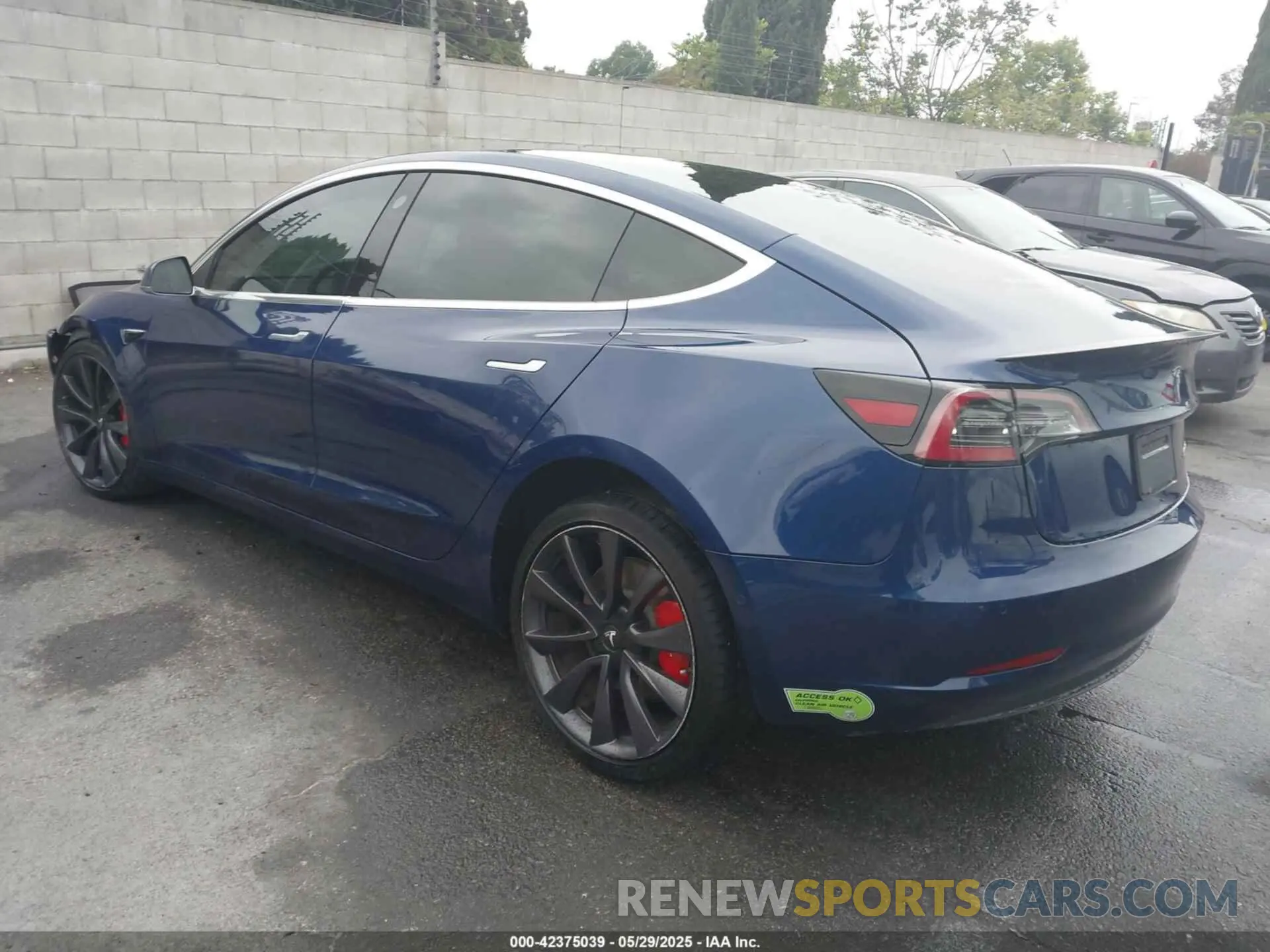 3 Photograph of a damaged car 5YJ3E1EC3LF648042 TESLA MODEL 3 2020