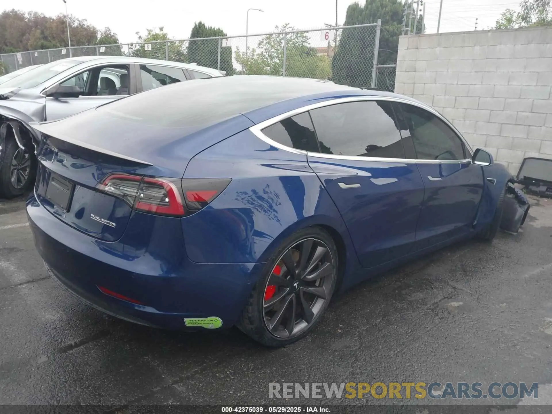 4 Photograph of a damaged car 5YJ3E1EC3LF648042 TESLA MODEL 3 2020