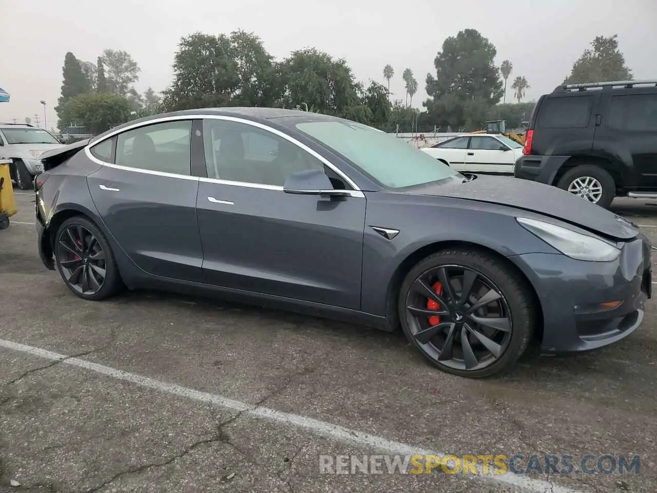 4 Photograph of a damaged car 5YJ3E1EC4LF646946 TESLA MODEL 3 2020