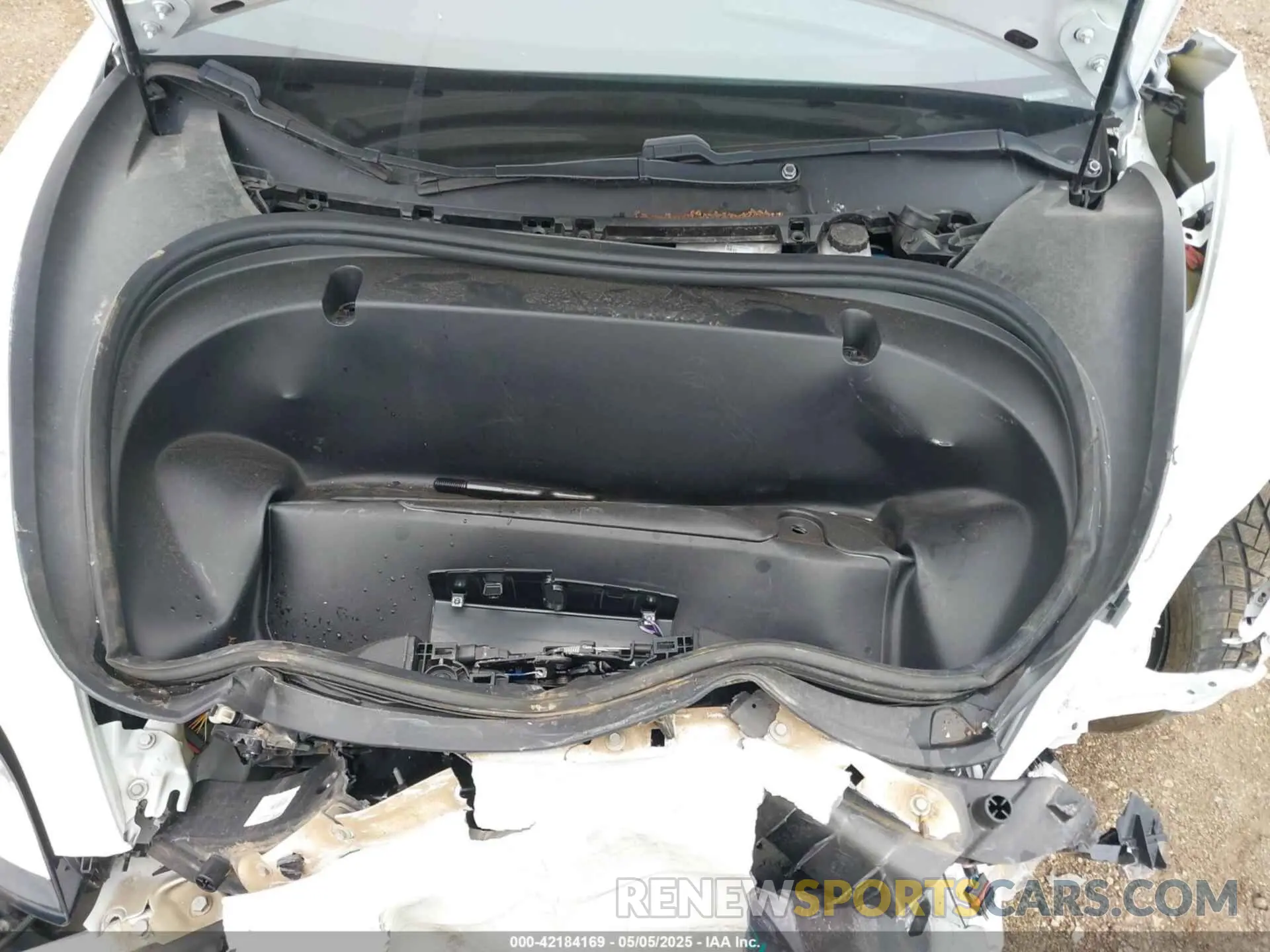 10 Photograph of a damaged car 5YJ3E1EC4LF719149 TESLA MODEL 3 2020