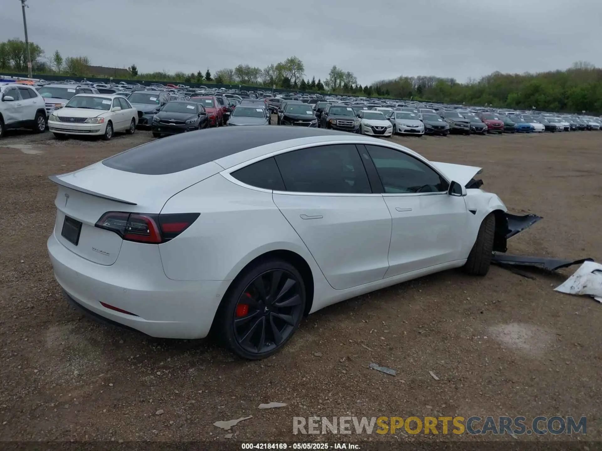 4 Photograph of a damaged car 5YJ3E1EC4LF719149 TESLA MODEL 3 2020