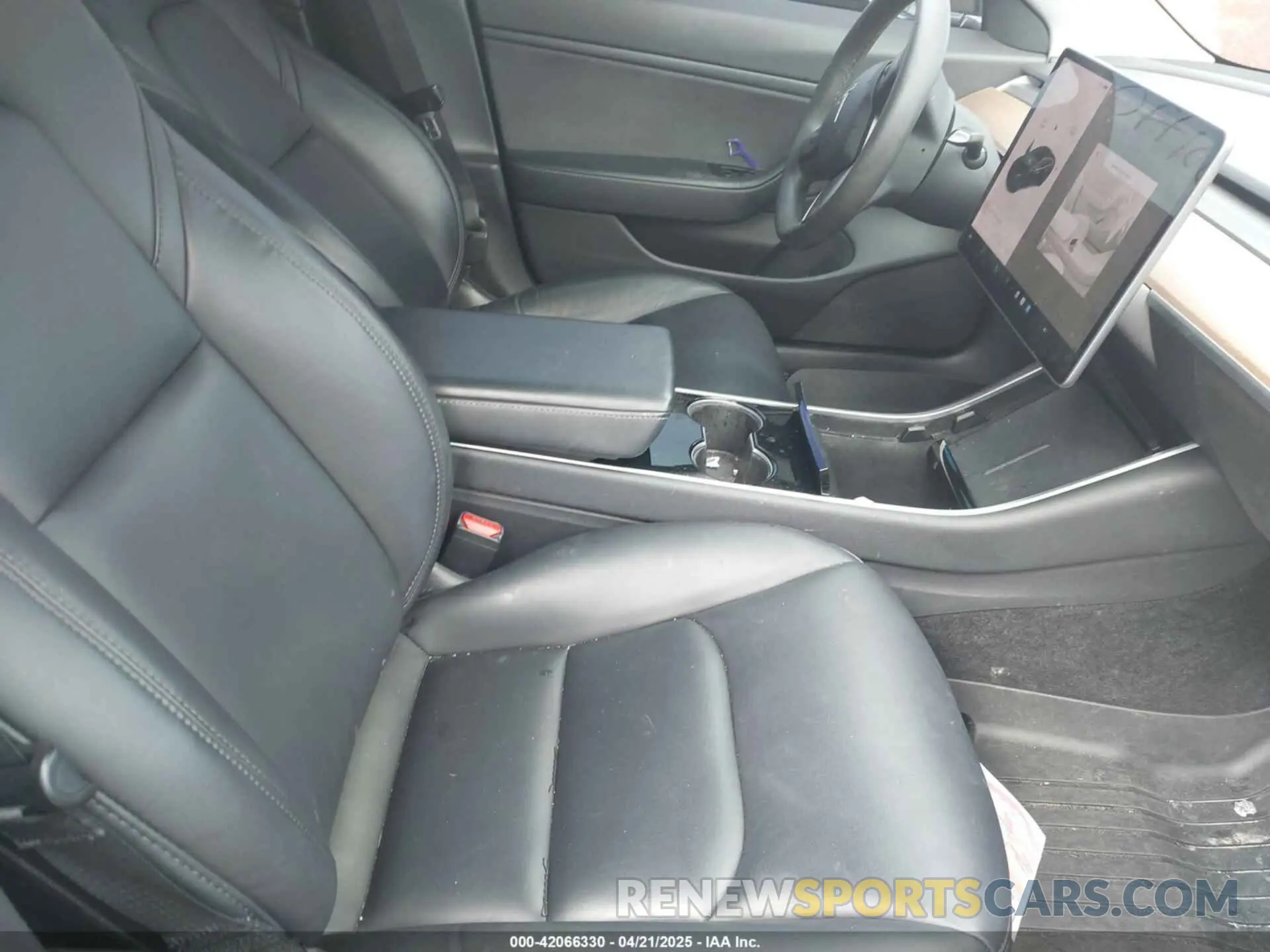 5 Photograph of a damaged car 5YJ3E1EC4LF746853 TESLA MODEL 3 2020