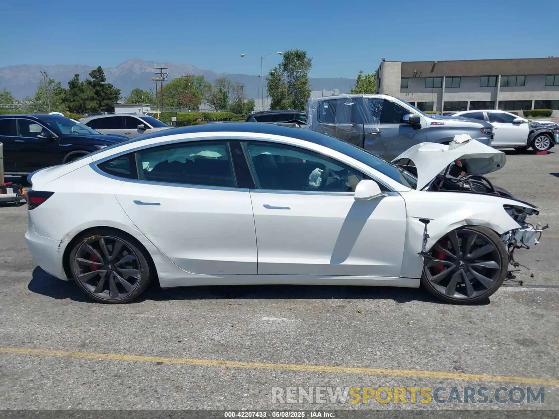 14 Photograph of a damaged car 5YJ3E1EC6LF805448 TESLA MODEL 3 2020