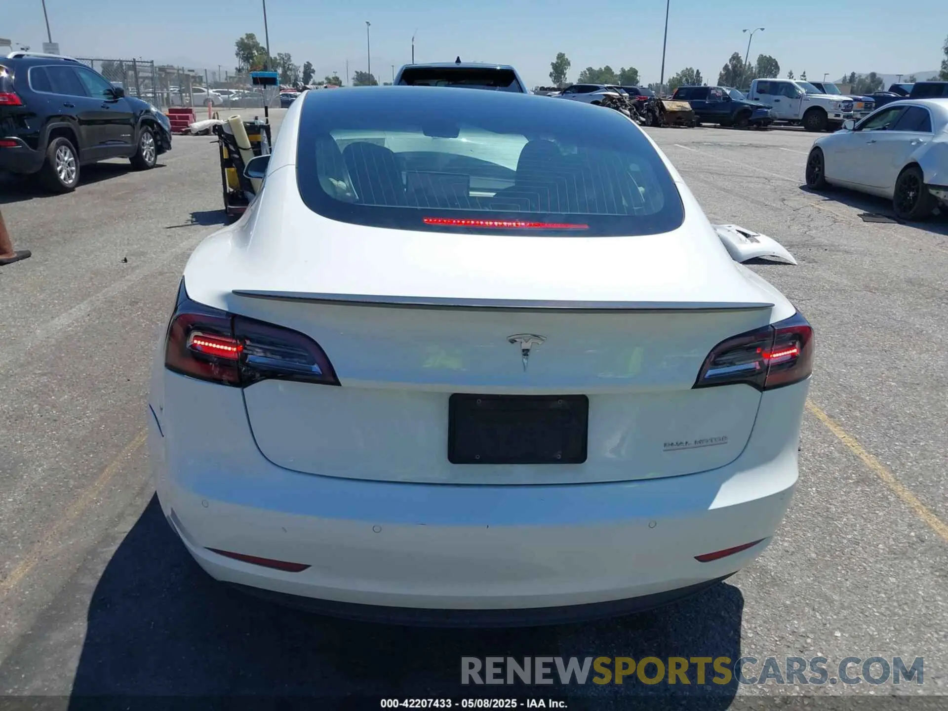 17 Photograph of a damaged car 5YJ3E1EC6LF805448 TESLA MODEL 3 2020