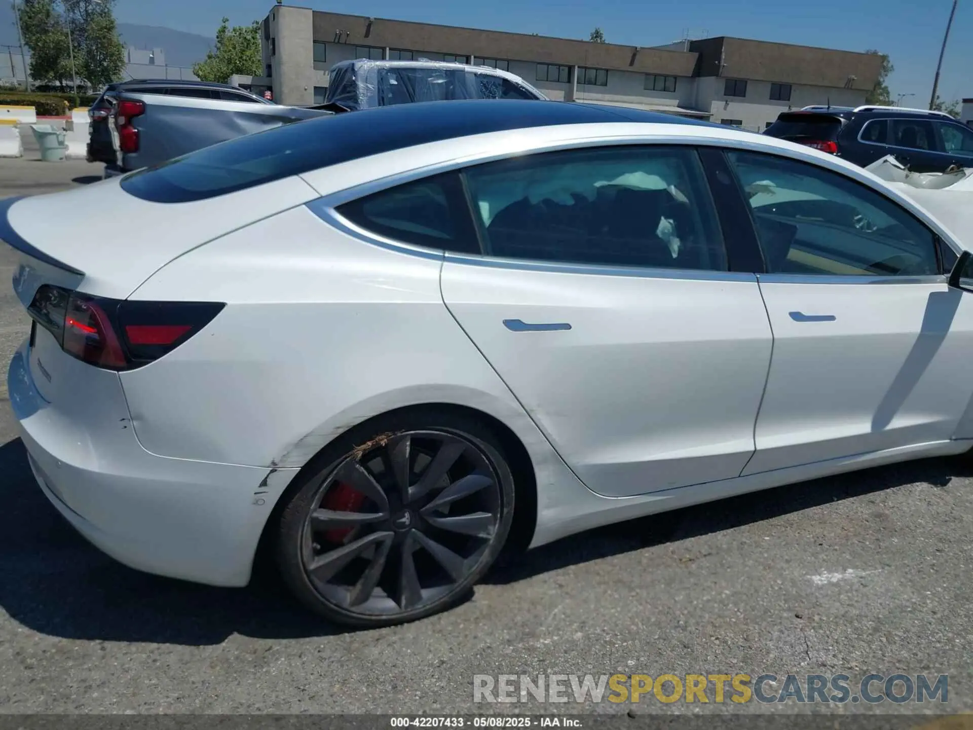 20 Photograph of a damaged car 5YJ3E1EC6LF805448 TESLA MODEL 3 2020