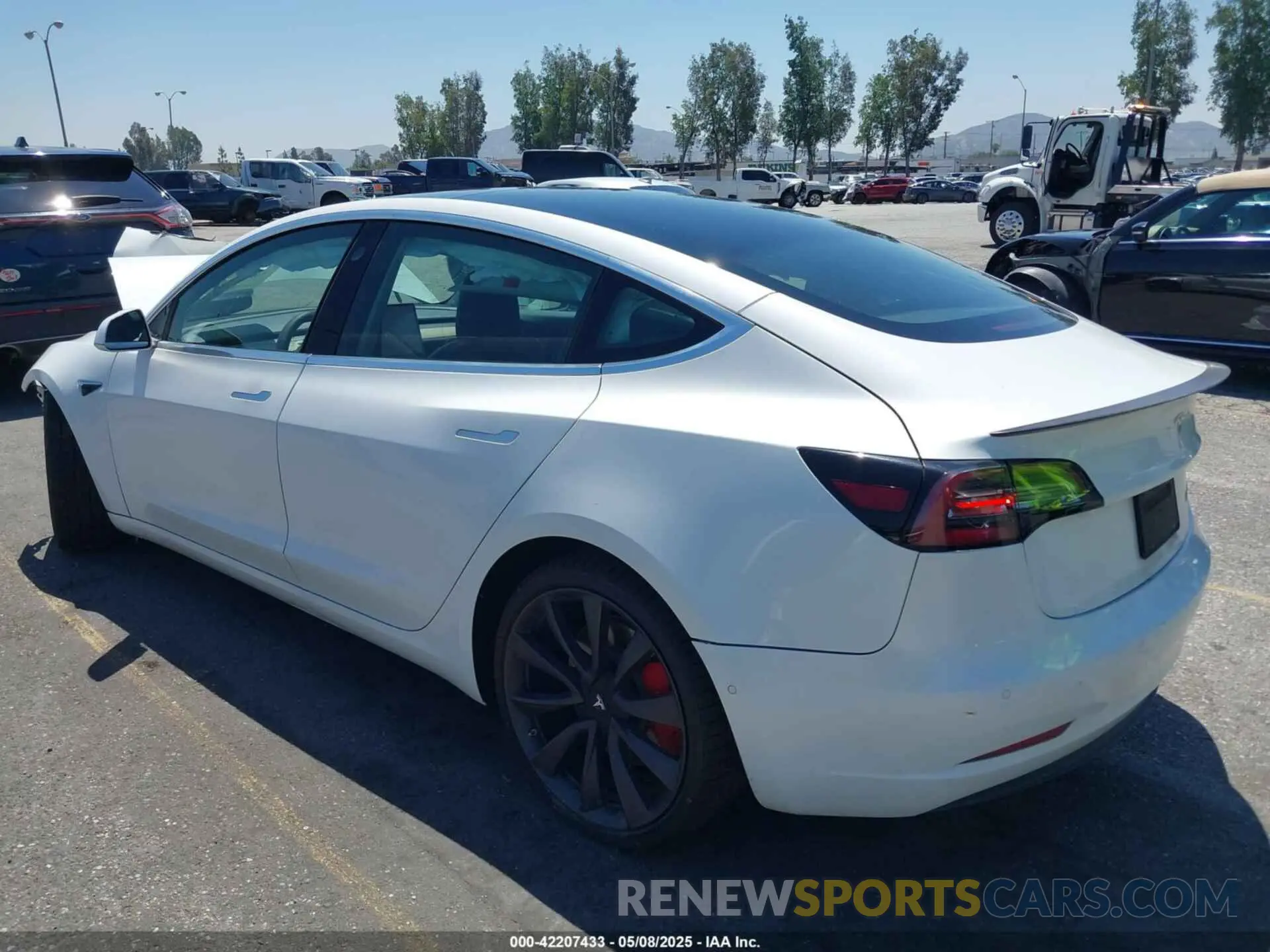 3 Photograph of a damaged car 5YJ3E1EC6LF805448 TESLA MODEL 3 2020