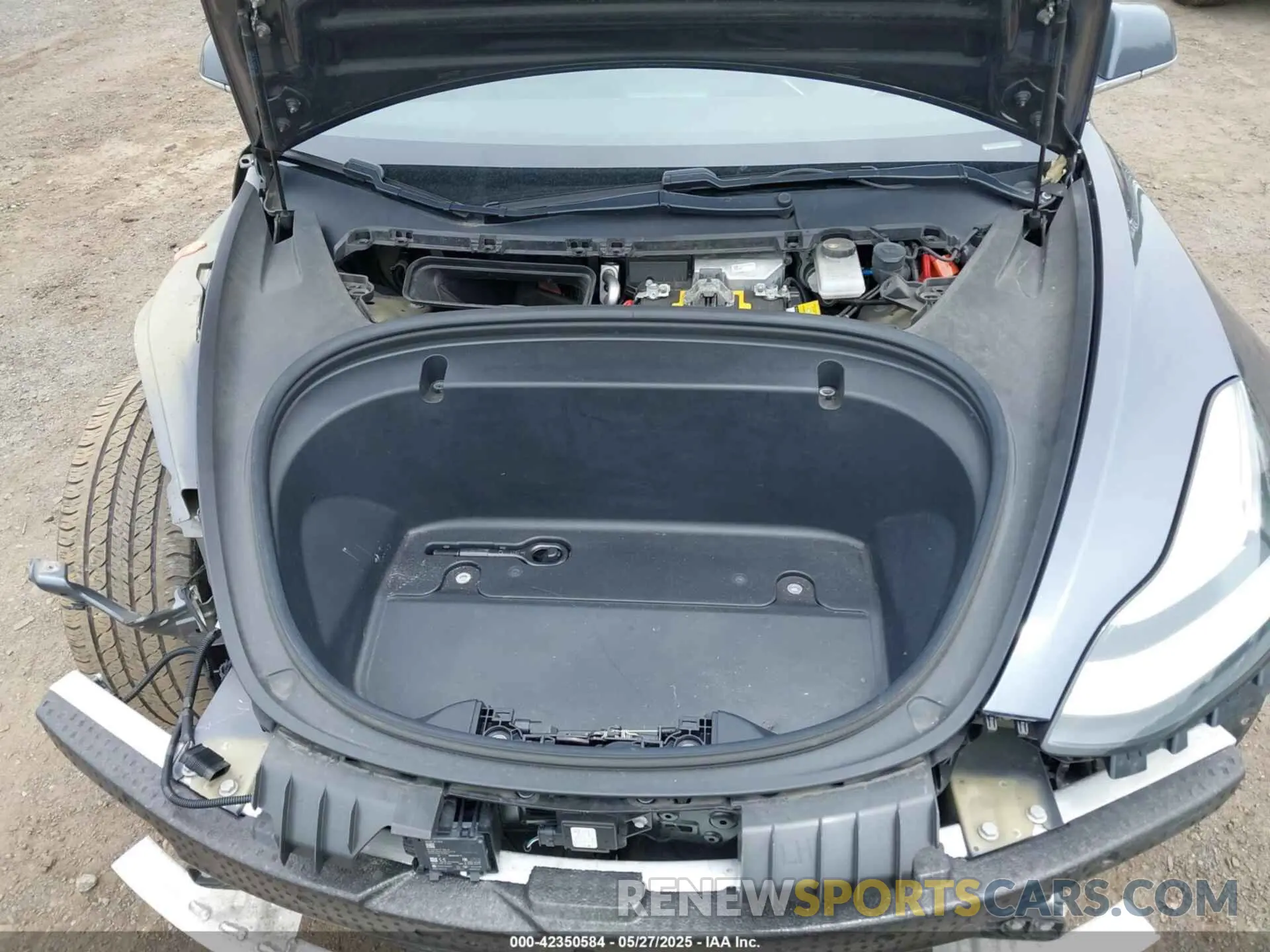 10 Photograph of a damaged car 5YJ3E1EC7LF586659 TESLA MODEL 3 2020