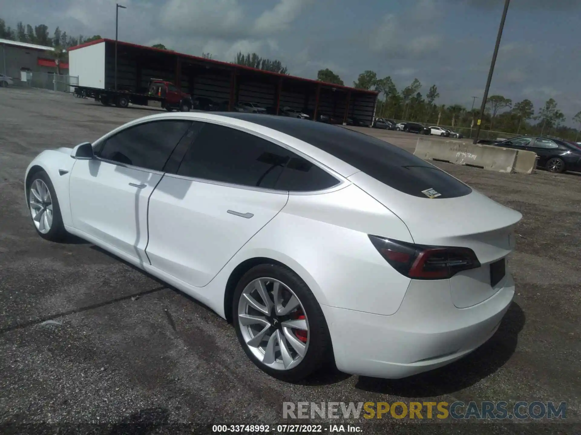 3 Photograph of a damaged car 5YJ3E1EC7LF587083 TESLA MODEL 3 2020