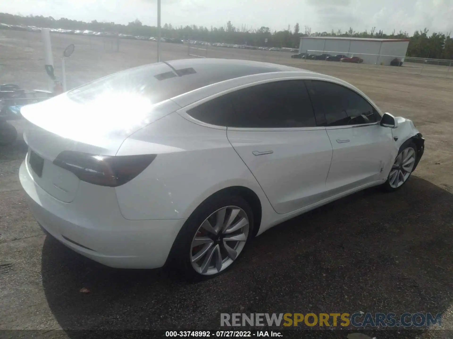 4 Photograph of a damaged car 5YJ3E1EC7LF587083 TESLA MODEL 3 2020