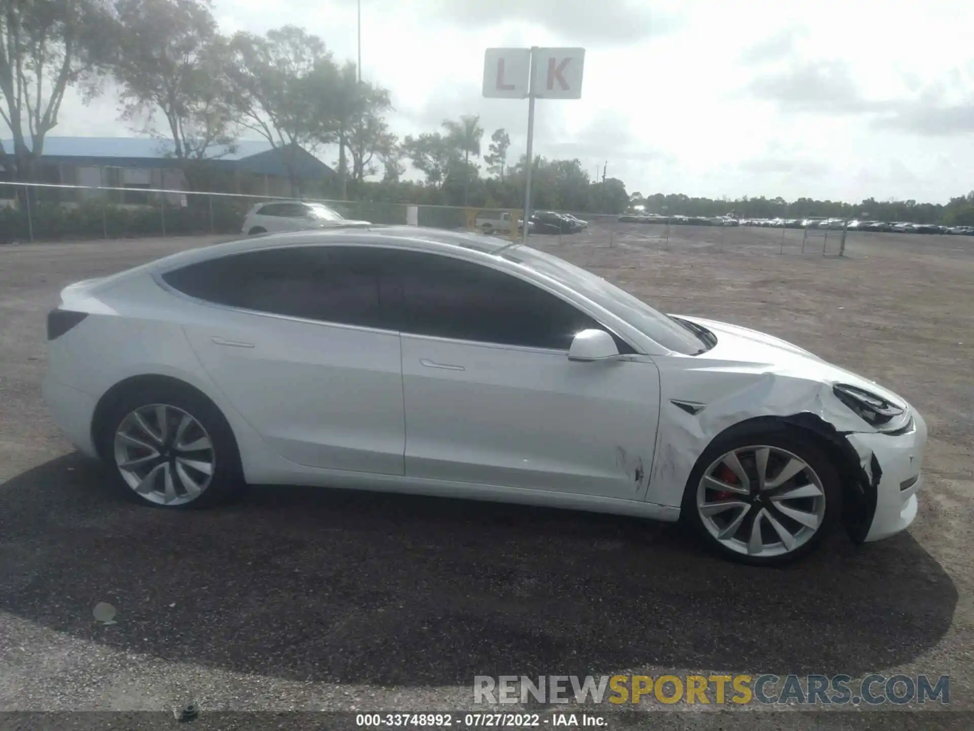 6 Photograph of a damaged car 5YJ3E1EC7LF587083 TESLA MODEL 3 2020