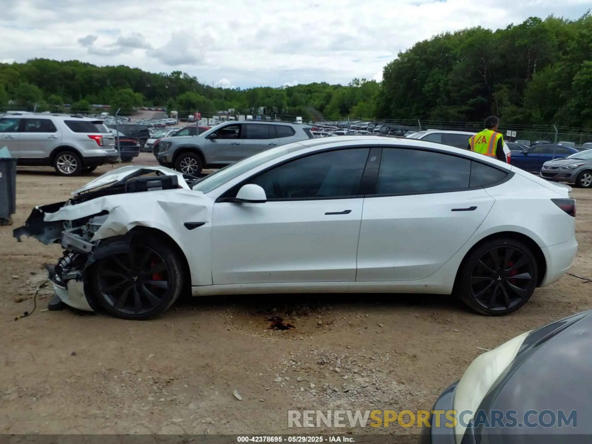 14 Photograph of a damaged car 5YJ3E1EC7LF714303 TESLA MODEL 3 2020