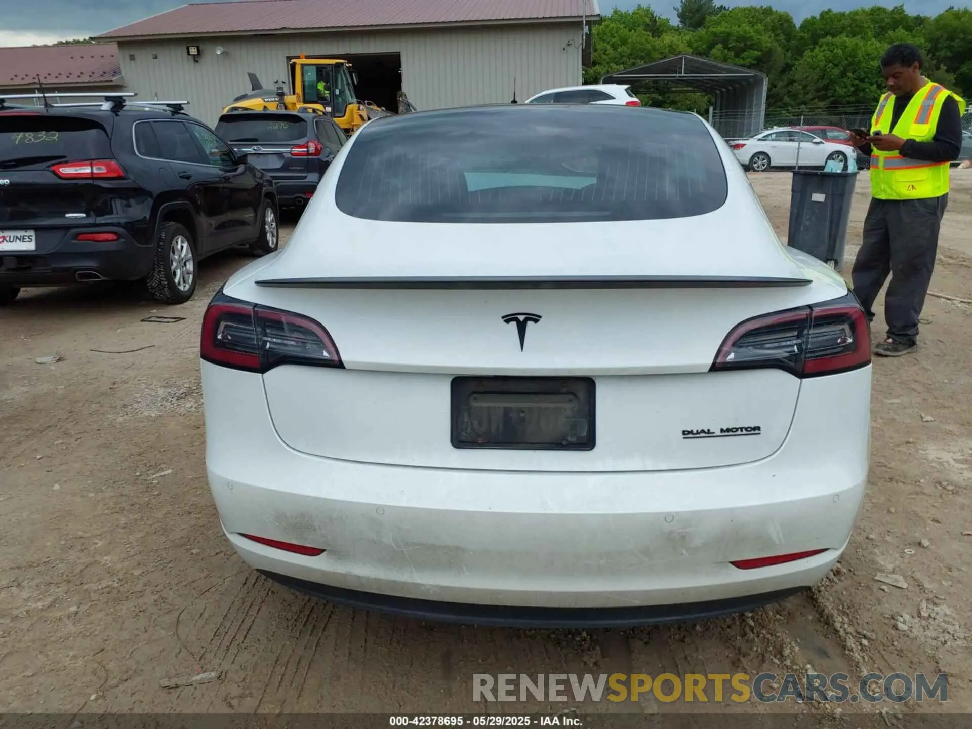 16 Photograph of a damaged car 5YJ3E1EC7LF714303 TESLA MODEL 3 2020