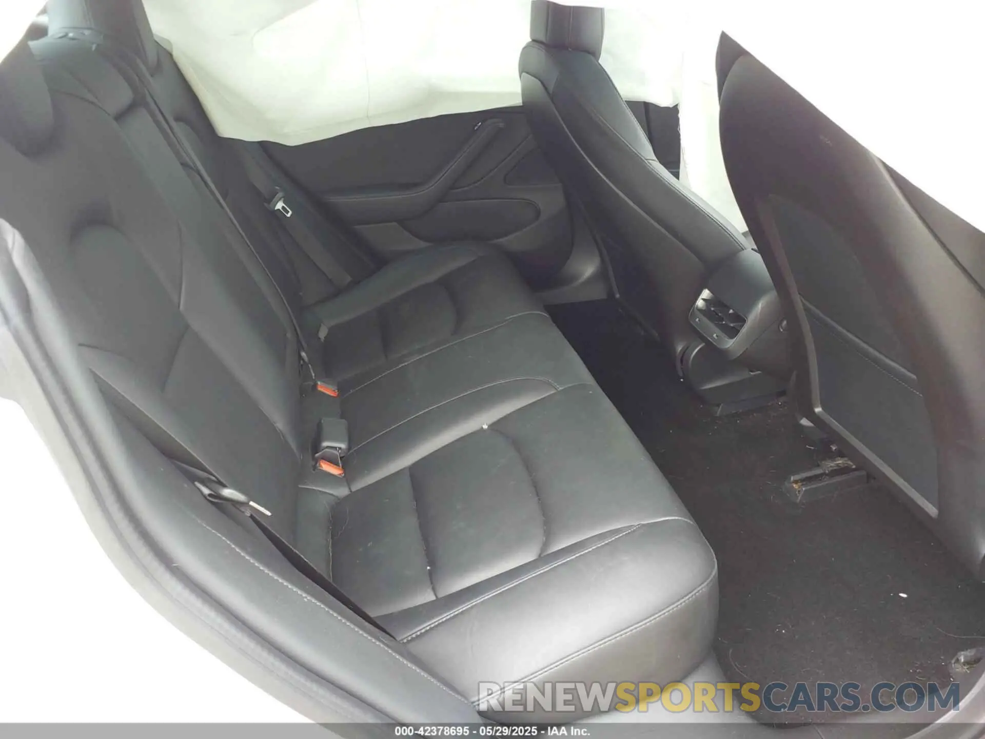 8 Photograph of a damaged car 5YJ3E1EC7LF714303 TESLA MODEL 3 2020