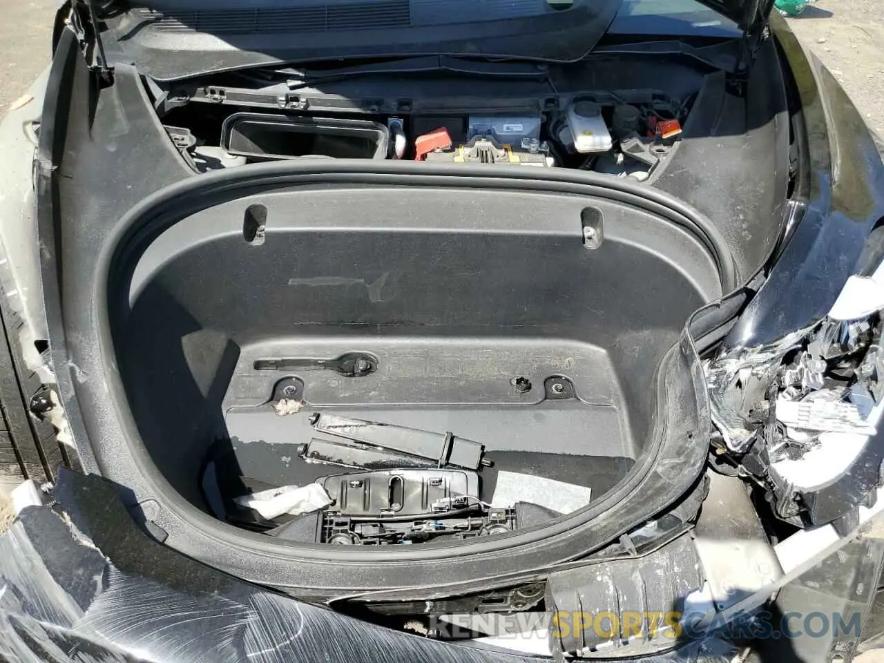 11 Photograph of a damaged car 5YJ3E1EC8LF746838 TESLA MODEL 3 2020