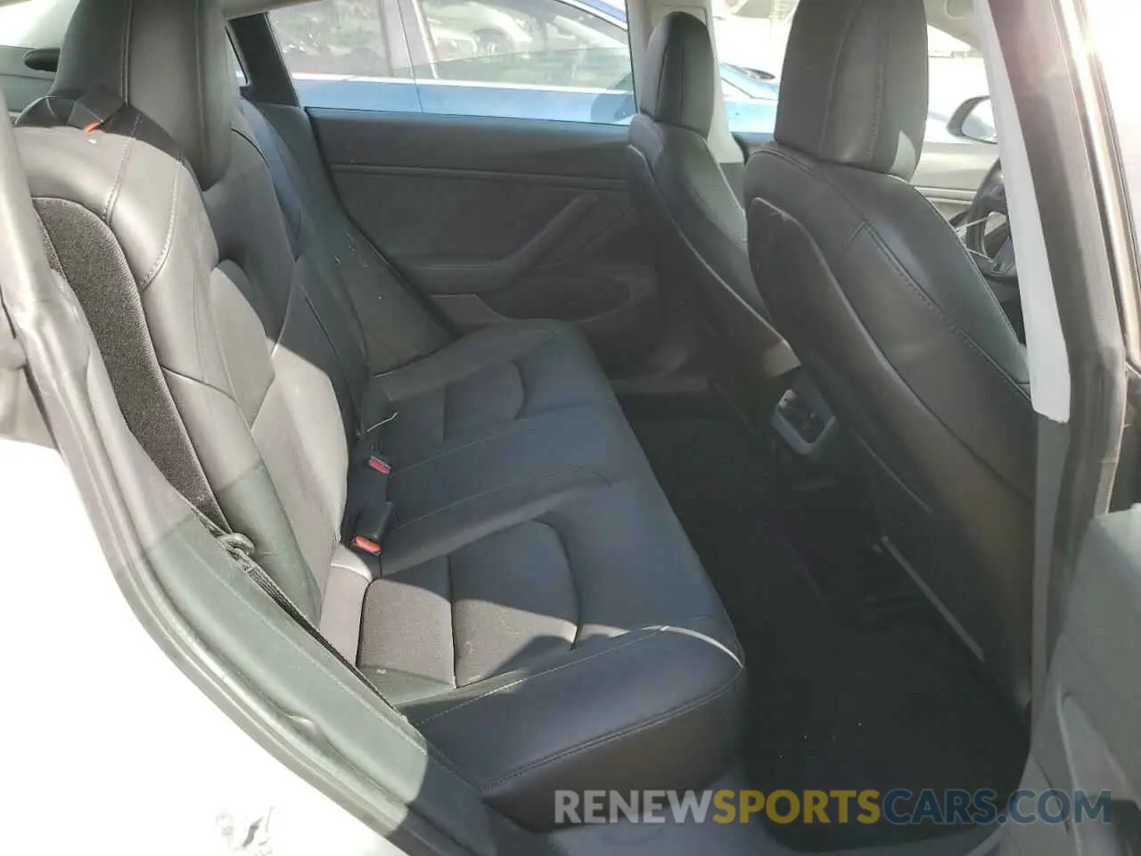 10 Photograph of a damaged car 5YJ3E1EC8LF746936 TESLA MODEL 3 2020