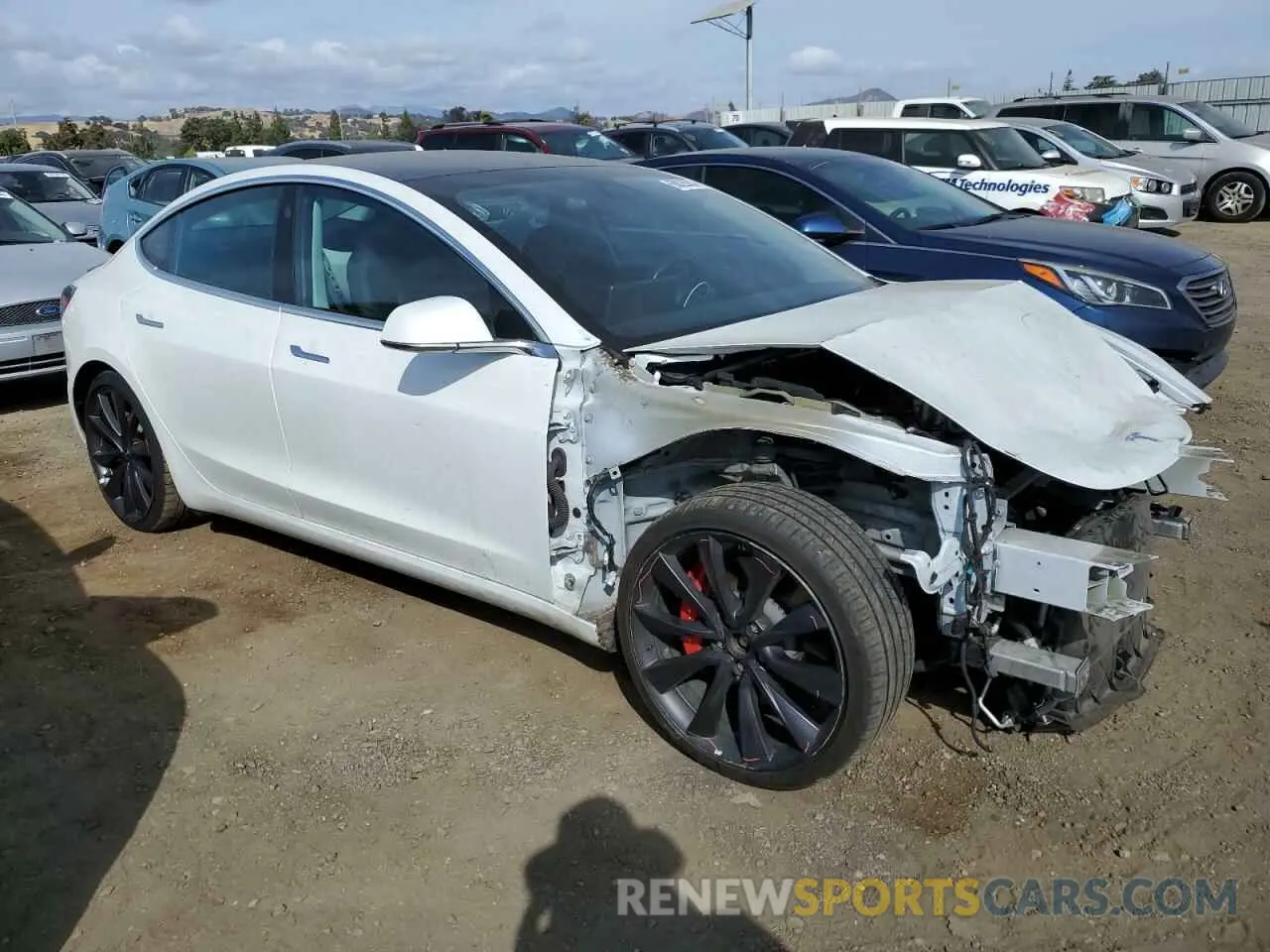 4 Photograph of a damaged car 5YJ3E1EC8LF746936 TESLA MODEL 3 2020