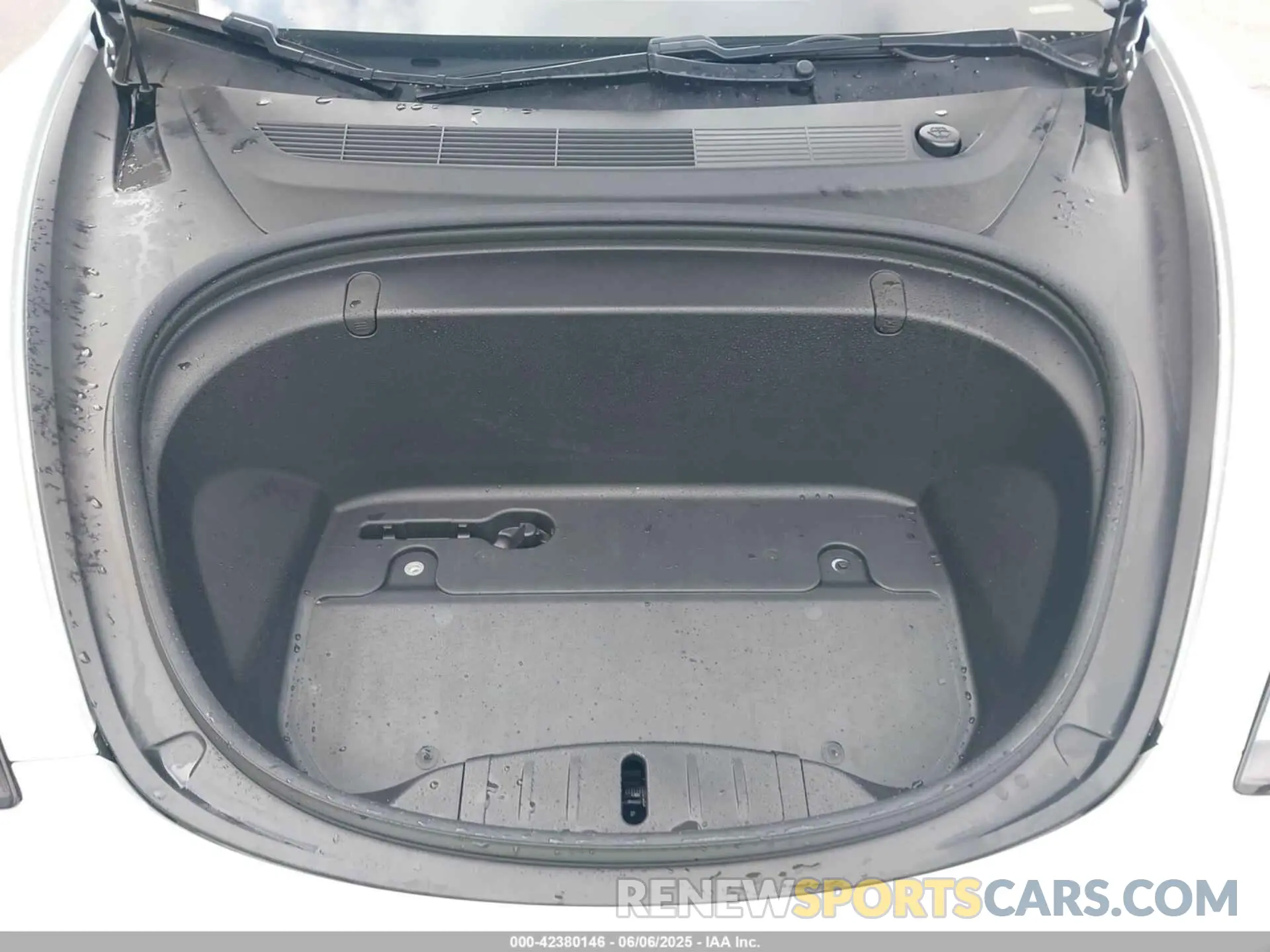 10 Photograph of a damaged car 5YJ3E1EC9LF641242 TESLA MODEL 3 2020