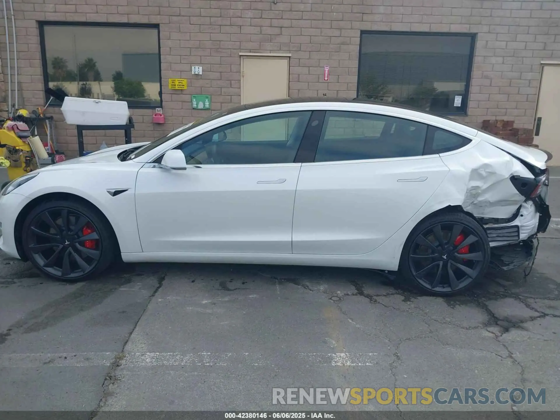 15 Photograph of a damaged car 5YJ3E1EC9LF641242 TESLA MODEL 3 2020