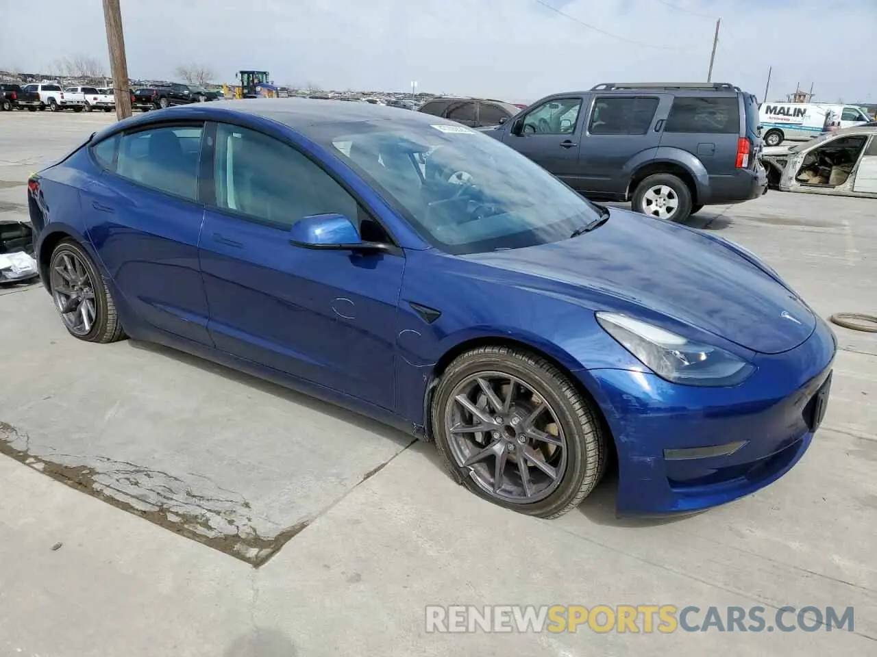 4 Photograph of a damaged car 5YJ3E1EA0MF014607 TESLA MODEL 3 2021