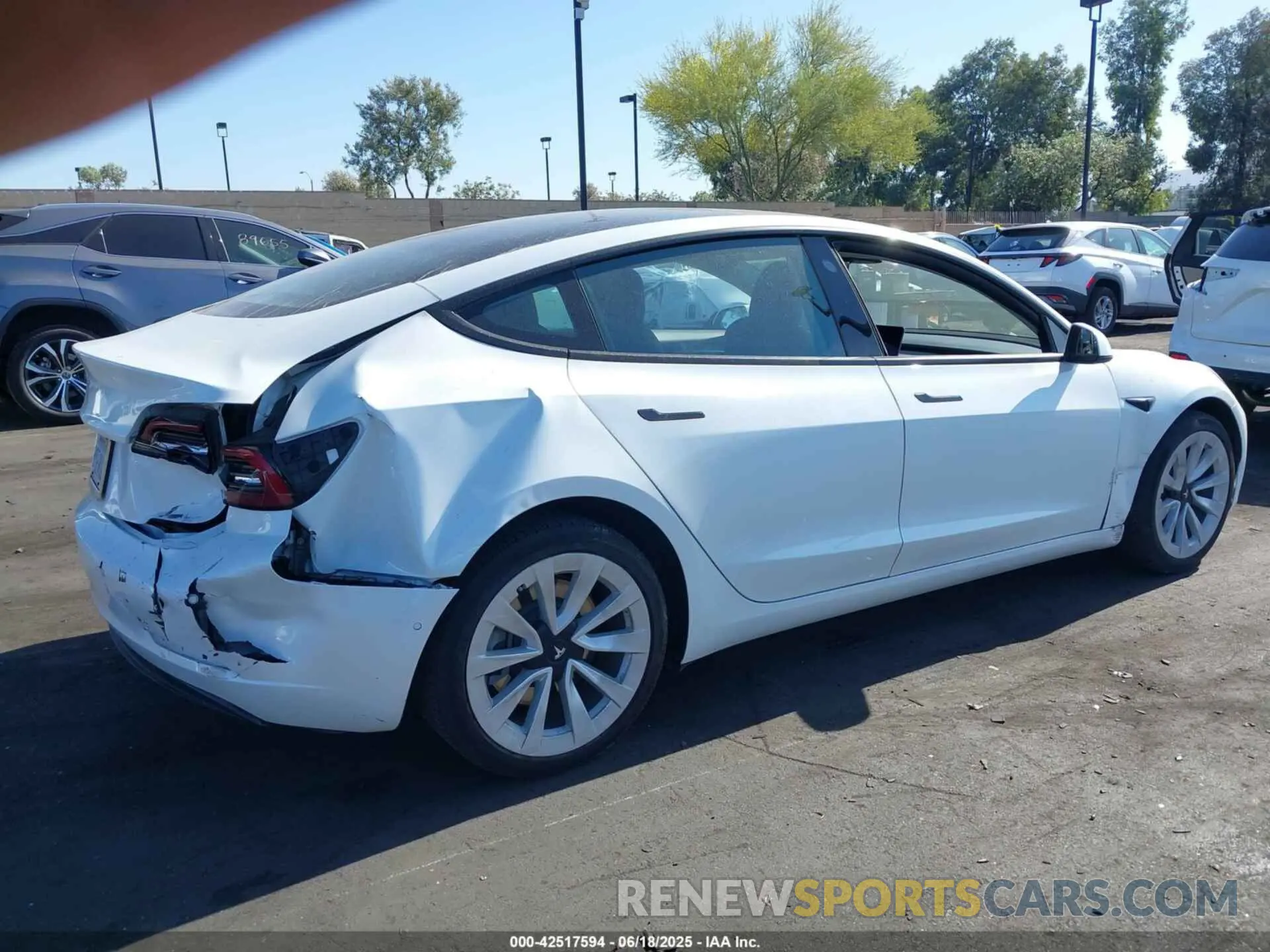 6 Photograph of a damaged car 5YJ3E1EA0MF076363 TESLA MODEL 3 2021