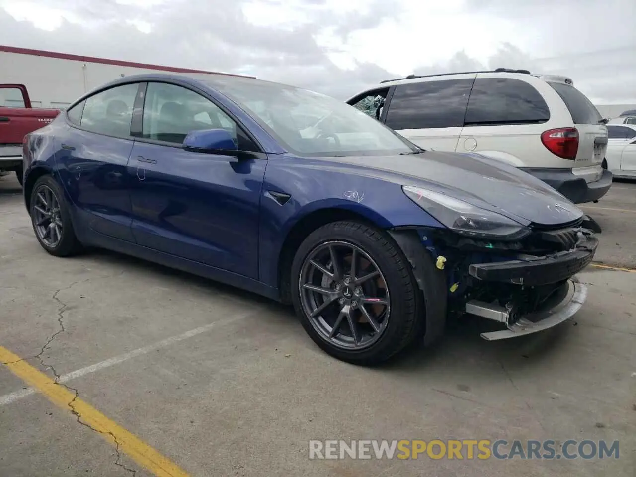 4 Photograph of a damaged car 5YJ3E1EA0MF092904 TESLA MODEL 3 2021