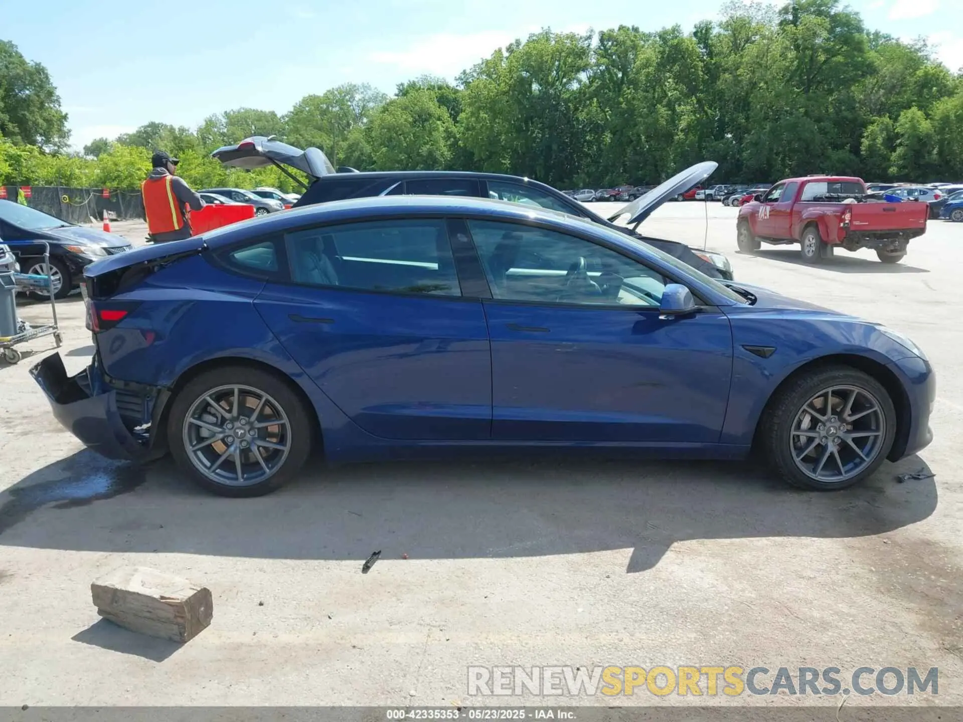 12 Photograph of a damaged car 5YJ3E1EA0MF095186 TESLA MODEL 3 2021