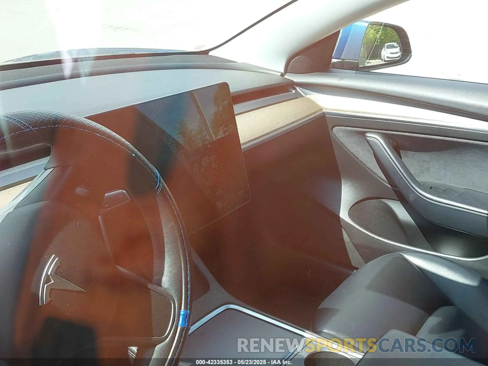 16 Photograph of a damaged car 5YJ3E1EA0MF095186 TESLA MODEL 3 2021