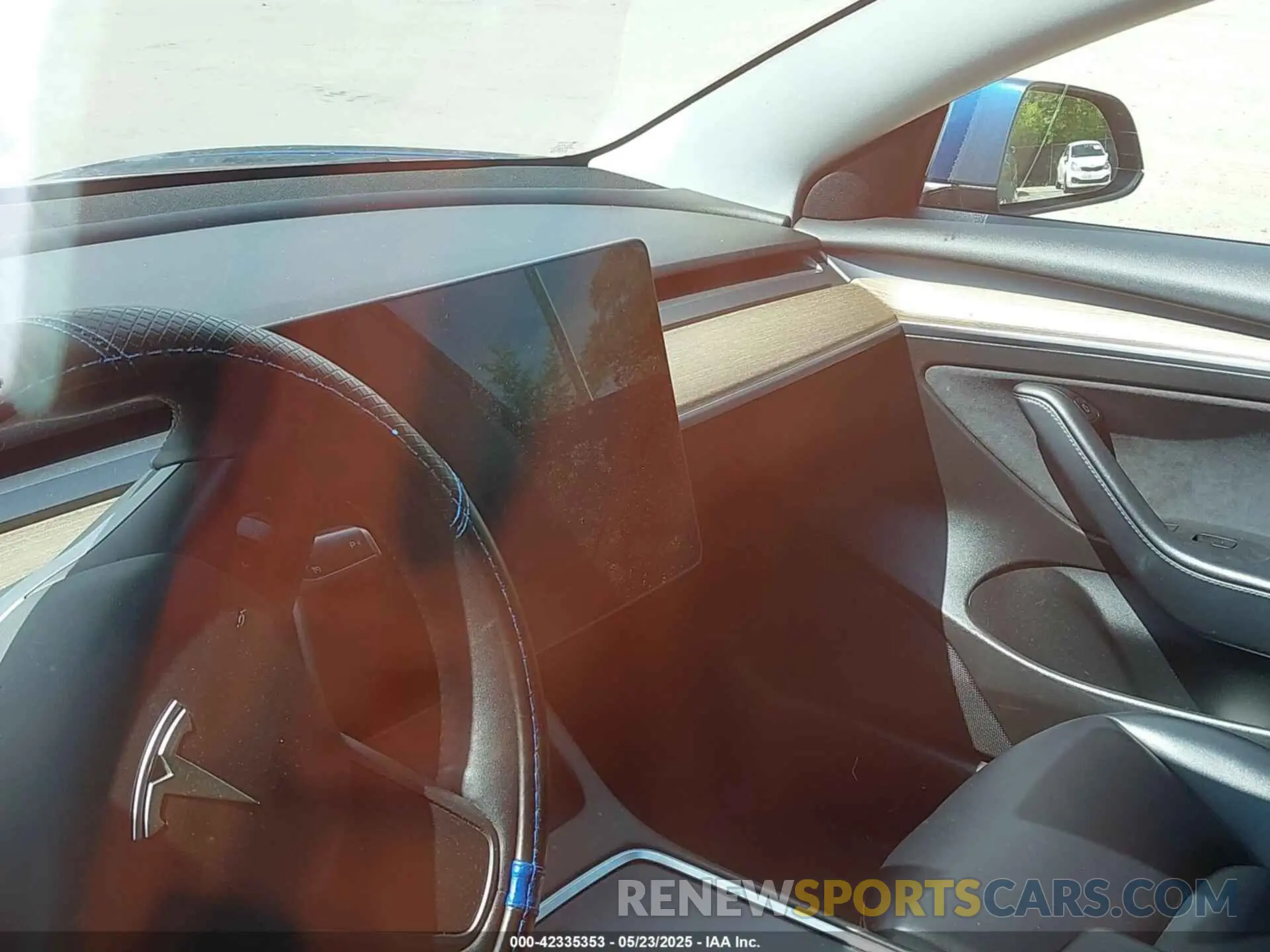 17 Photograph of a damaged car 5YJ3E1EA0MF095186 TESLA MODEL 3 2021