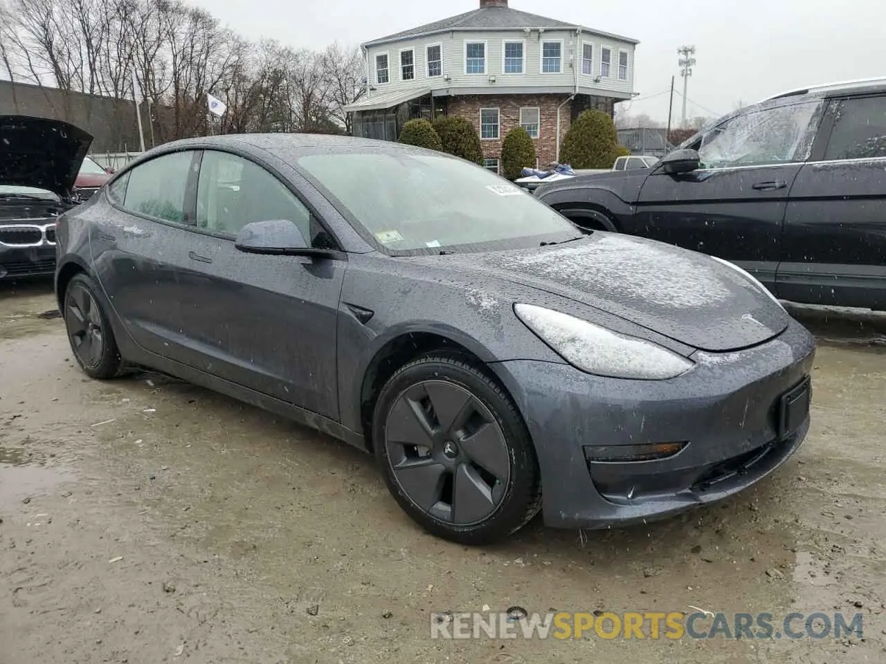 4 Photograph of a damaged car 5YJ3E1EA0MF907358 TESLA MODEL 3 2021