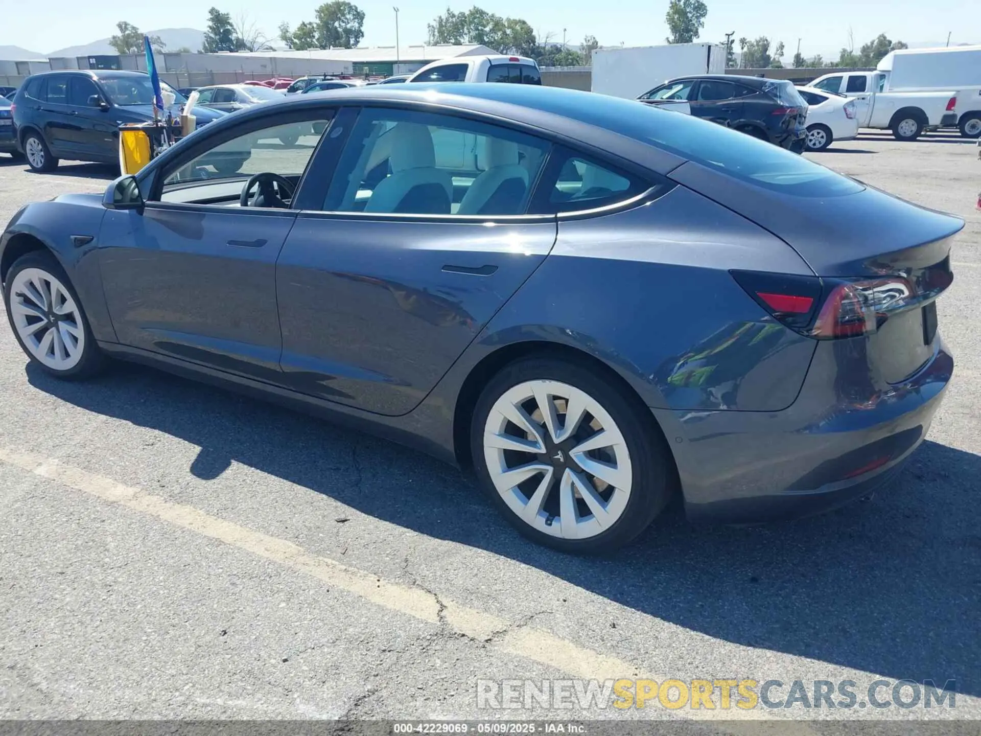 3 Photograph of a damaged car 5YJ3E1EA0MF908736 TESLA MODEL 3 2021