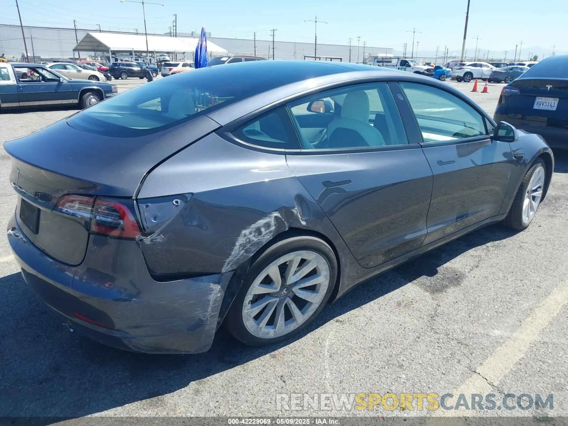 4 Photograph of a damaged car 5YJ3E1EA0MF908736 TESLA MODEL 3 2021