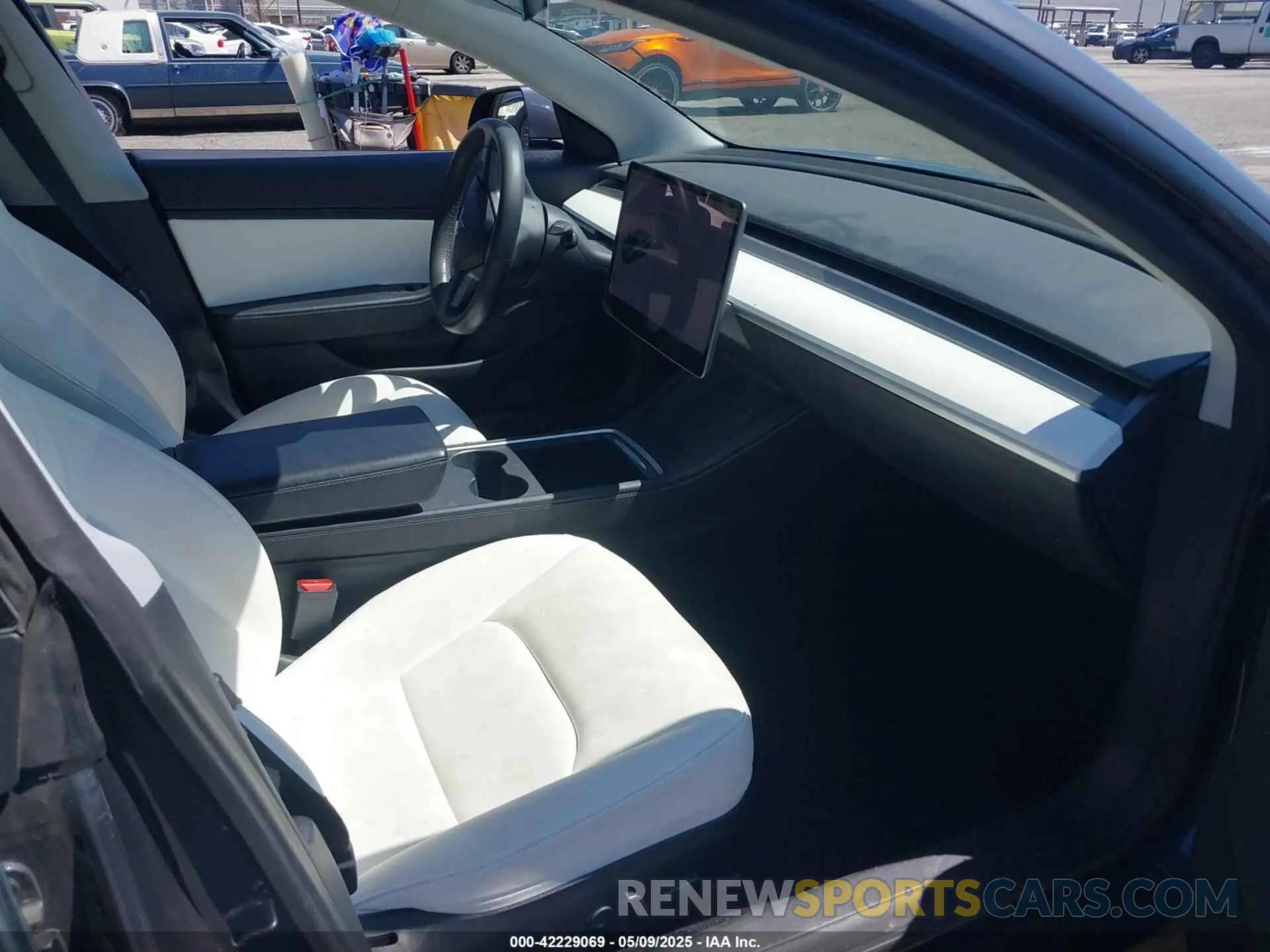 5 Photograph of a damaged car 5YJ3E1EA0MF908736 TESLA MODEL 3 2021
