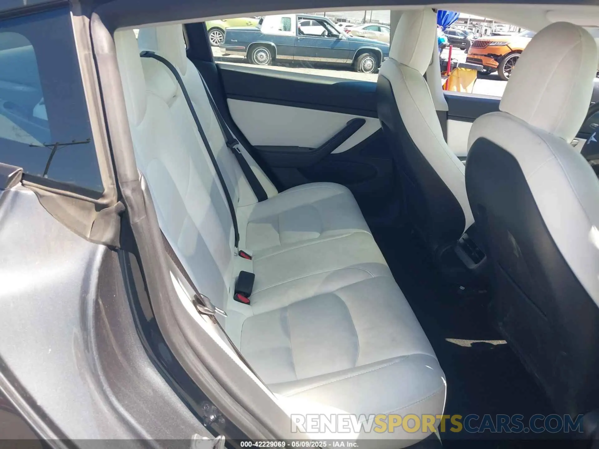 8 Photograph of a damaged car 5YJ3E1EA0MF908736 TESLA MODEL 3 2021