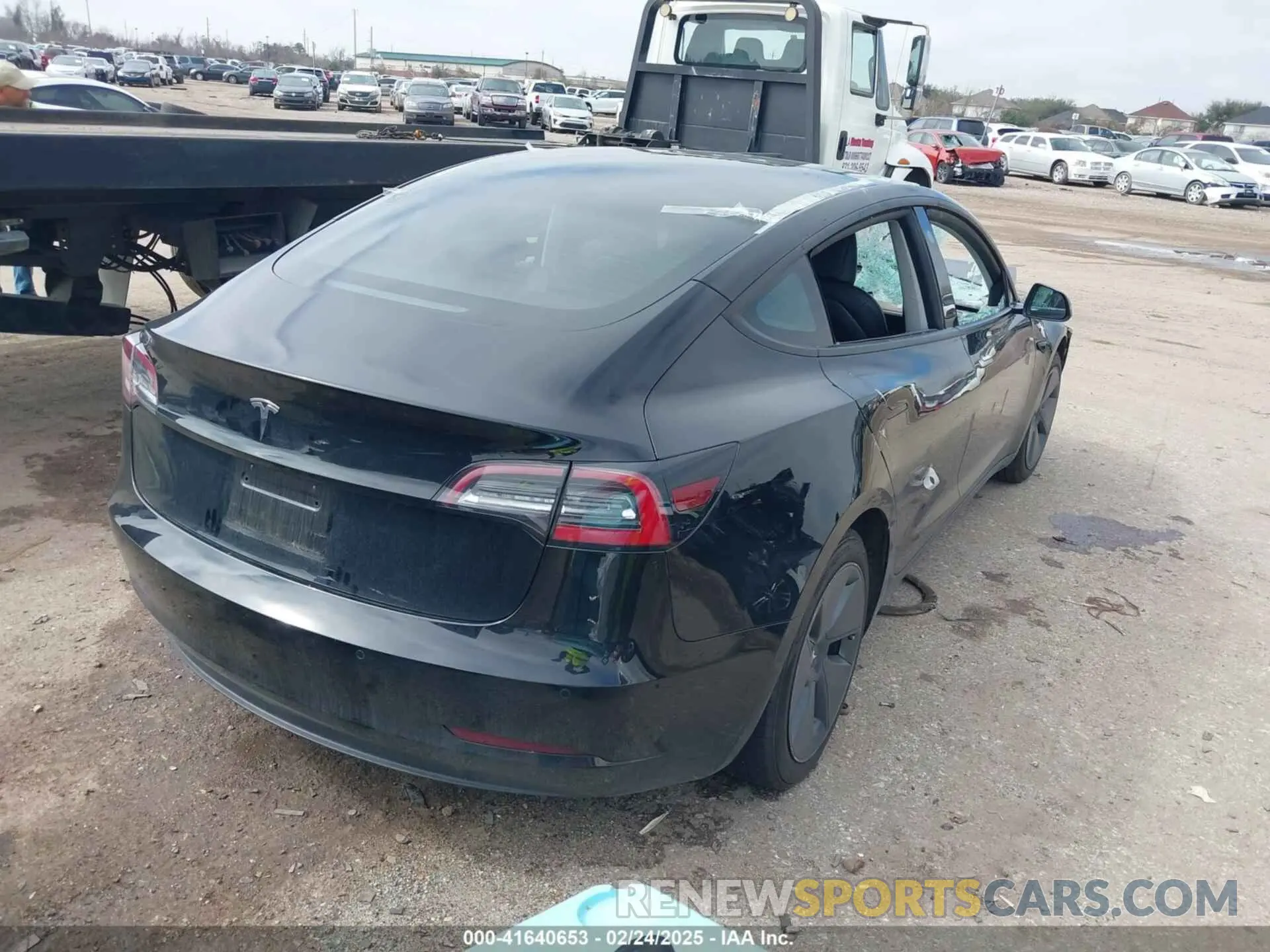 4 Photograph of a damaged car 5YJ3E1EA0MF911328 TESLA MODEL 3 2021