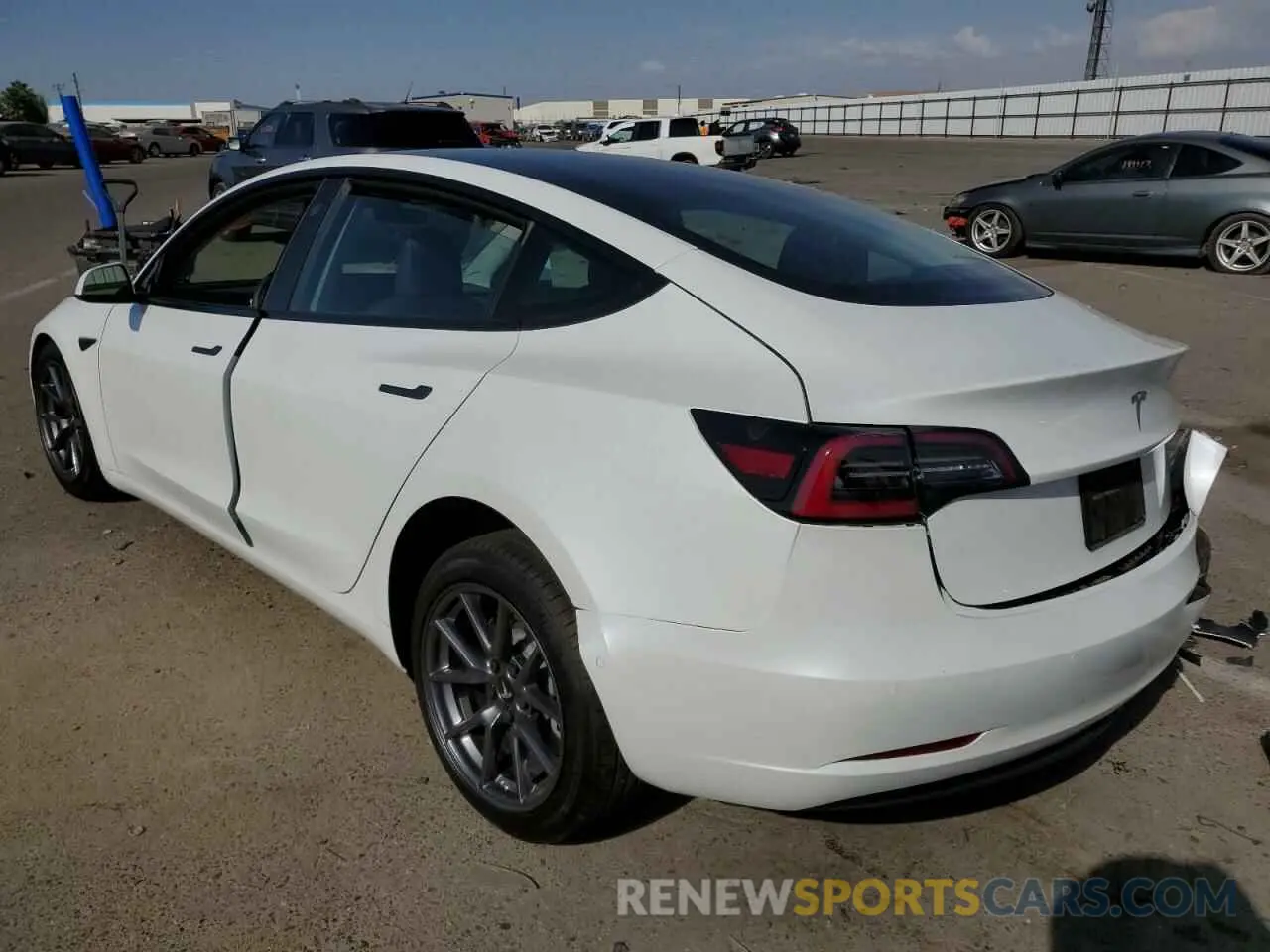 3 Photograph of a damaged car 5YJ3E1EA1MF031738 TESLA MODEL 3 2021