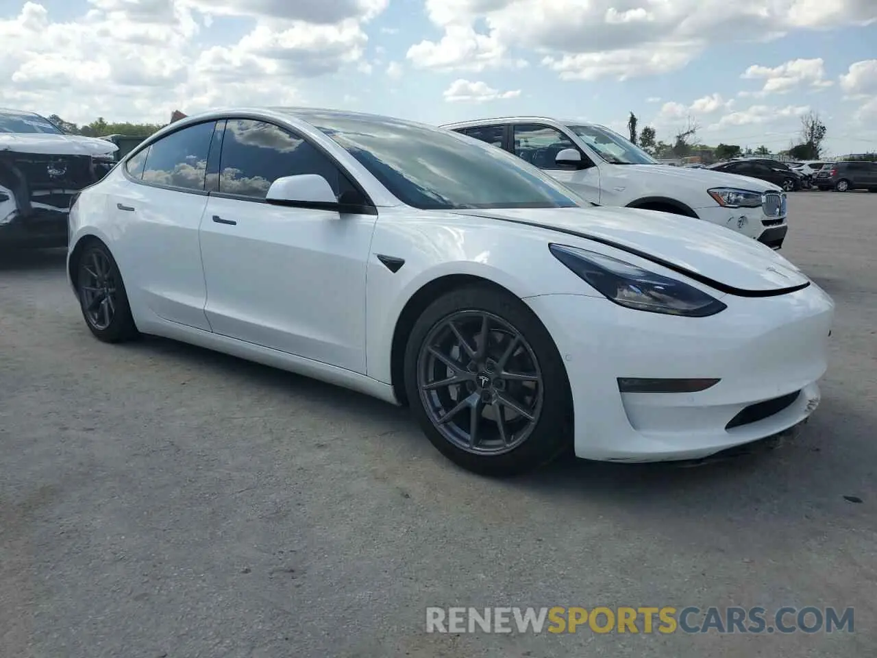 4 Photograph of a damaged car 5YJ3E1EA1MF064335 TESLA MODEL 3 2021