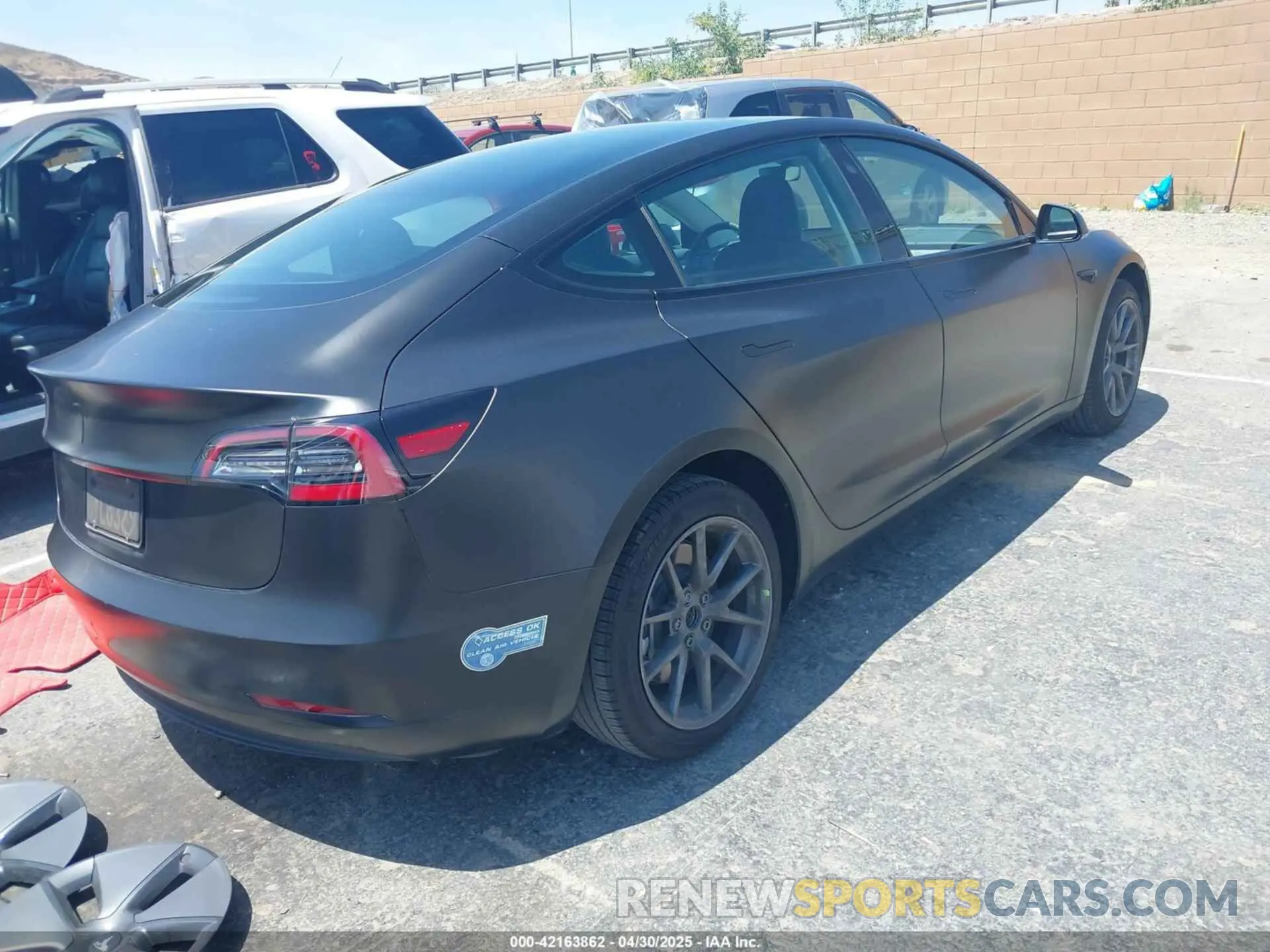 4 Photograph of a damaged car 5YJ3E1EA1MF067610 TESLA MODEL 3 2021