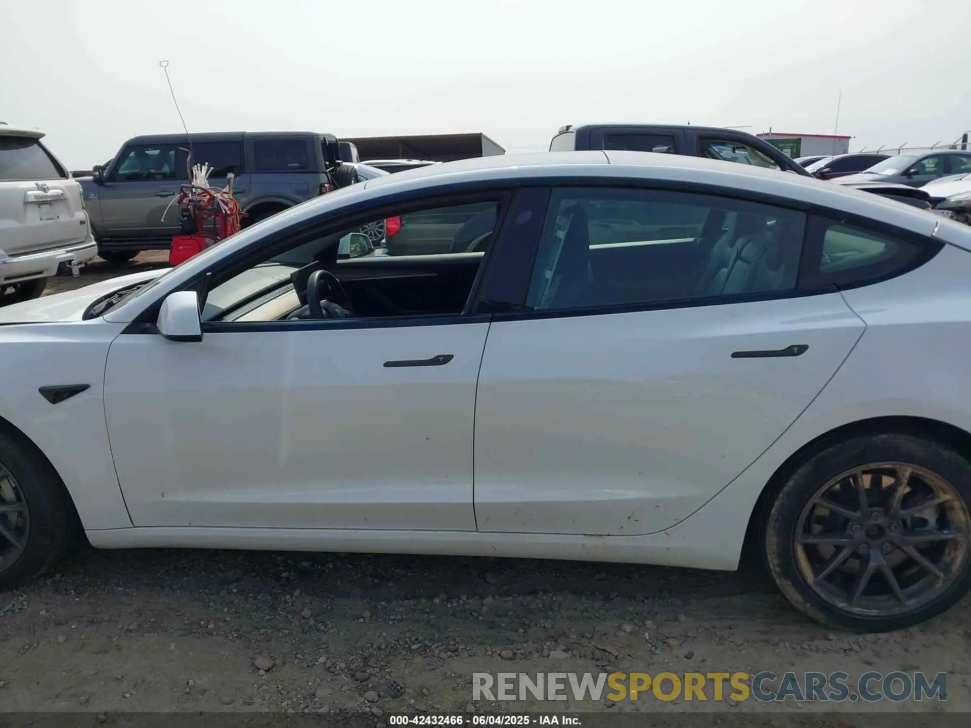 14 Photograph of a damaged car 5YJ3E1EA1MF086741 TESLA MODEL 3 2021