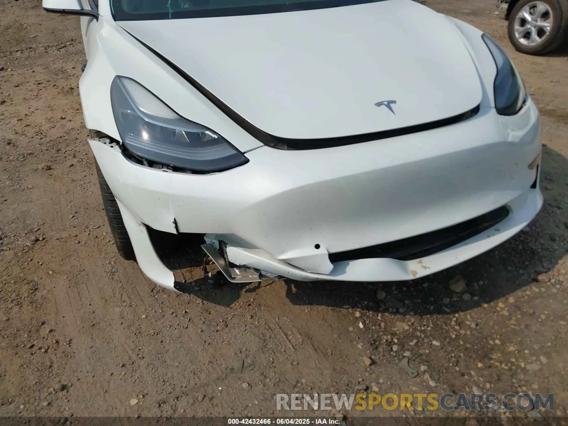 19 Photograph of a damaged car 5YJ3E1EA1MF086741 TESLA MODEL 3 2021