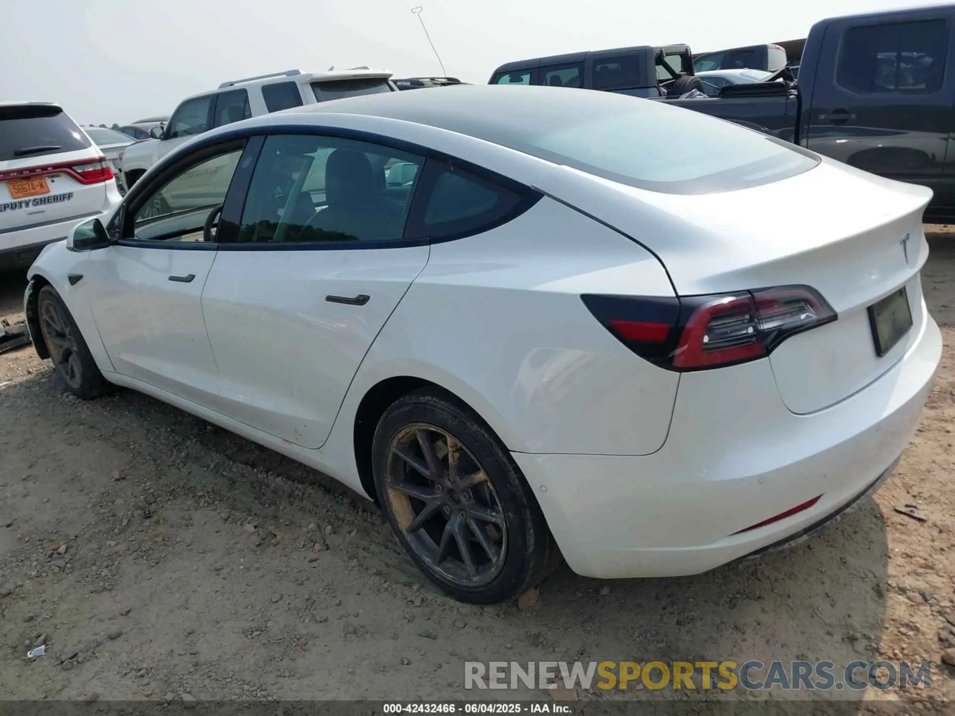 3 Photograph of a damaged car 5YJ3E1EA1MF086741 TESLA MODEL 3 2021