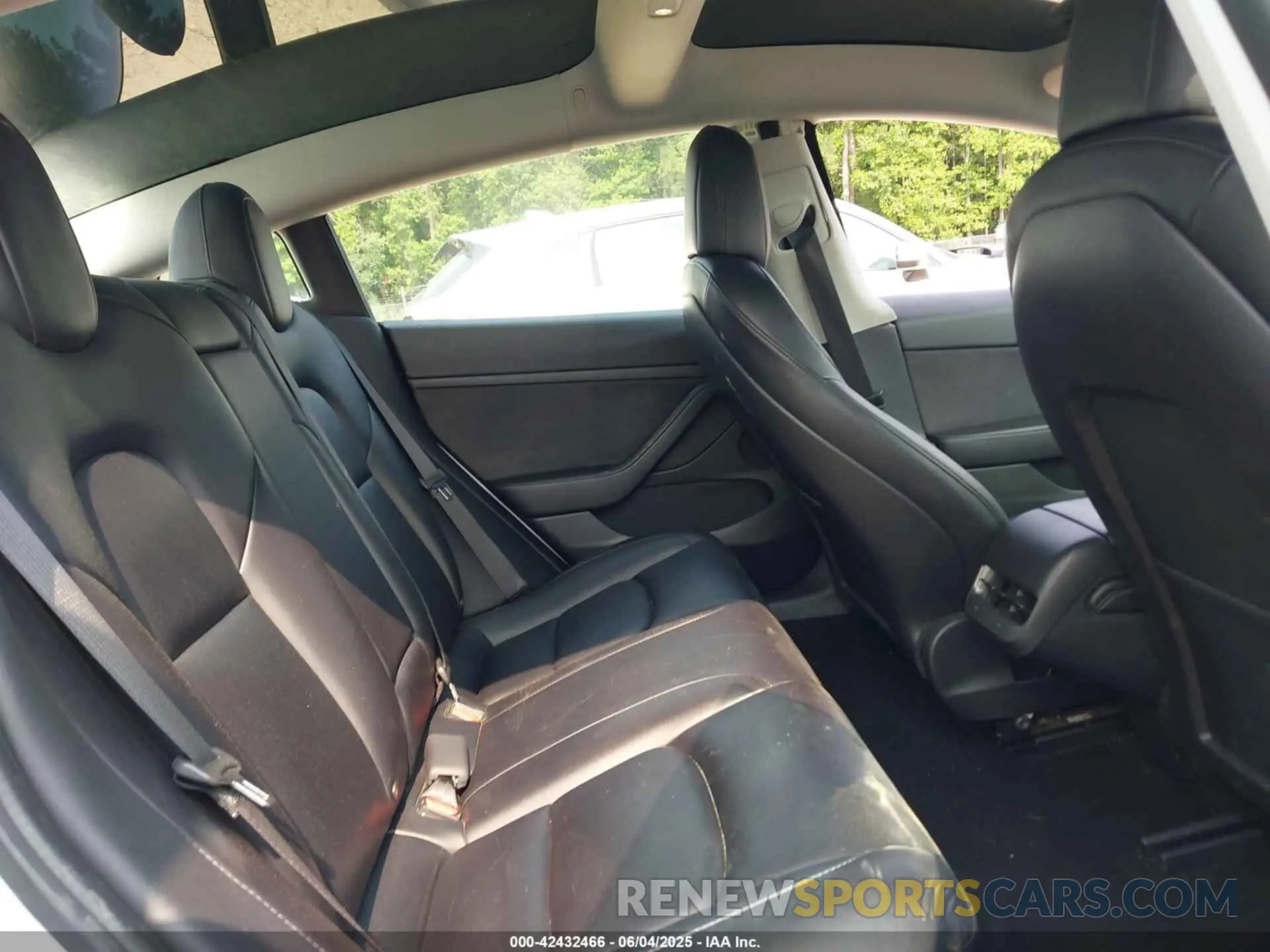 8 Photograph of a damaged car 5YJ3E1EA1MF086741 TESLA MODEL 3 2021