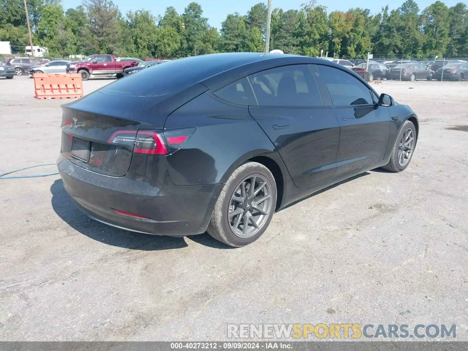 4 Photograph of a damaged car 5YJ3E1EA1MF087131 TESLA MODEL 3 2021