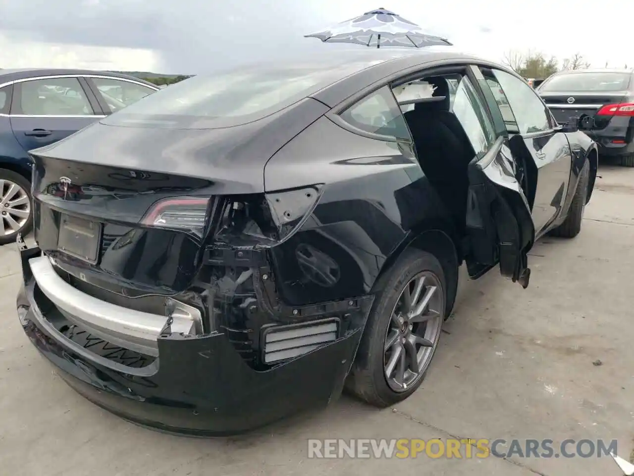 4 Photograph of a damaged car 5YJ3E1EA1MF088960 TESLA MODEL 3 2021