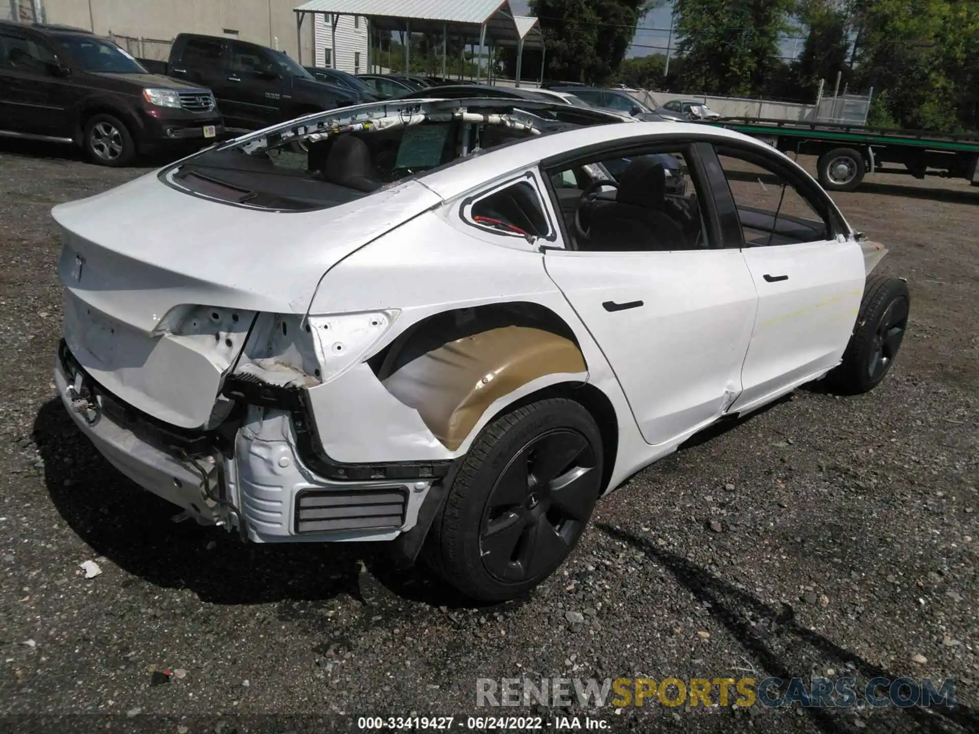 4 Photograph of a damaged car 5YJ3E1EA1MF859840 TESLA MODEL 3 2021